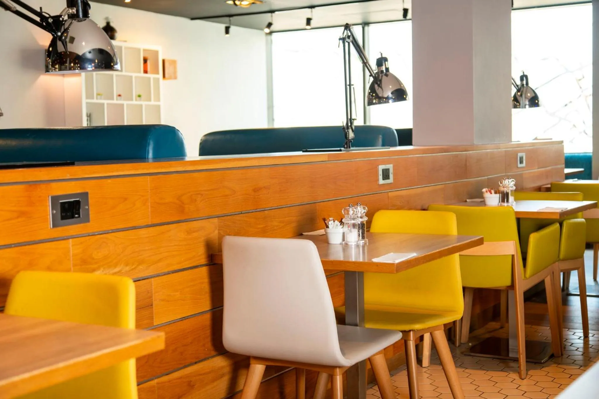 Restaurant/places to eat in Holiday Inn London Brentford Lock by IHG