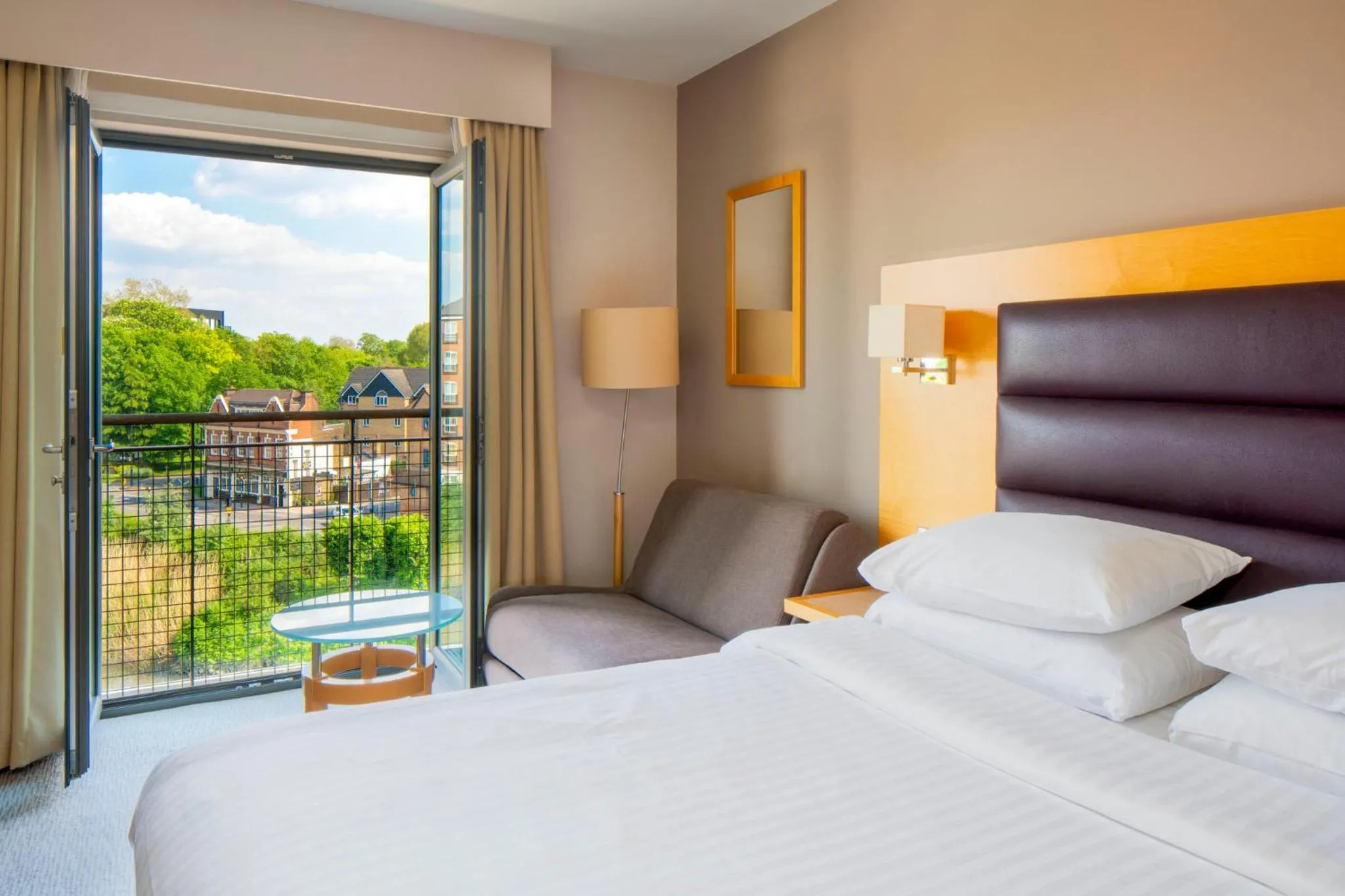 Photo of the whole room, Bed in Holiday Inn London Brentford Lock by IHG