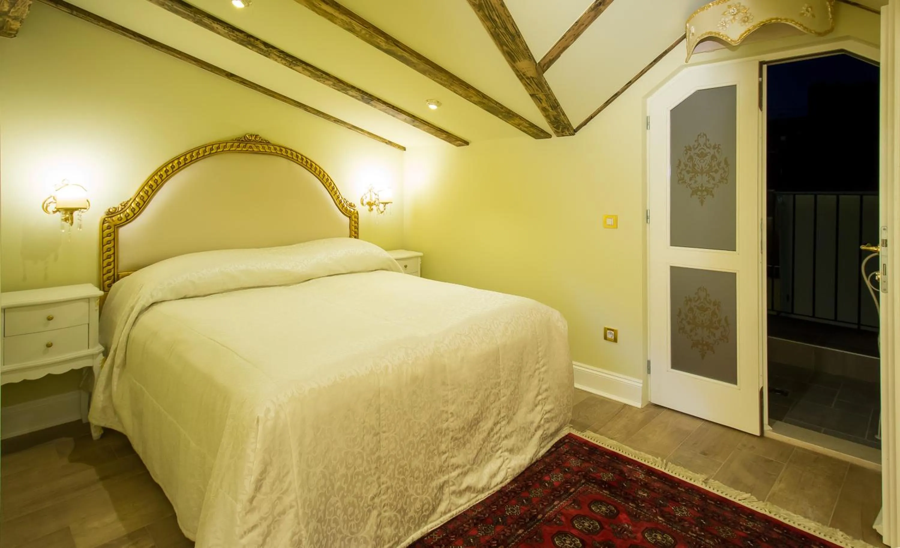 Bed in Palazzo Venezia-Adults Only