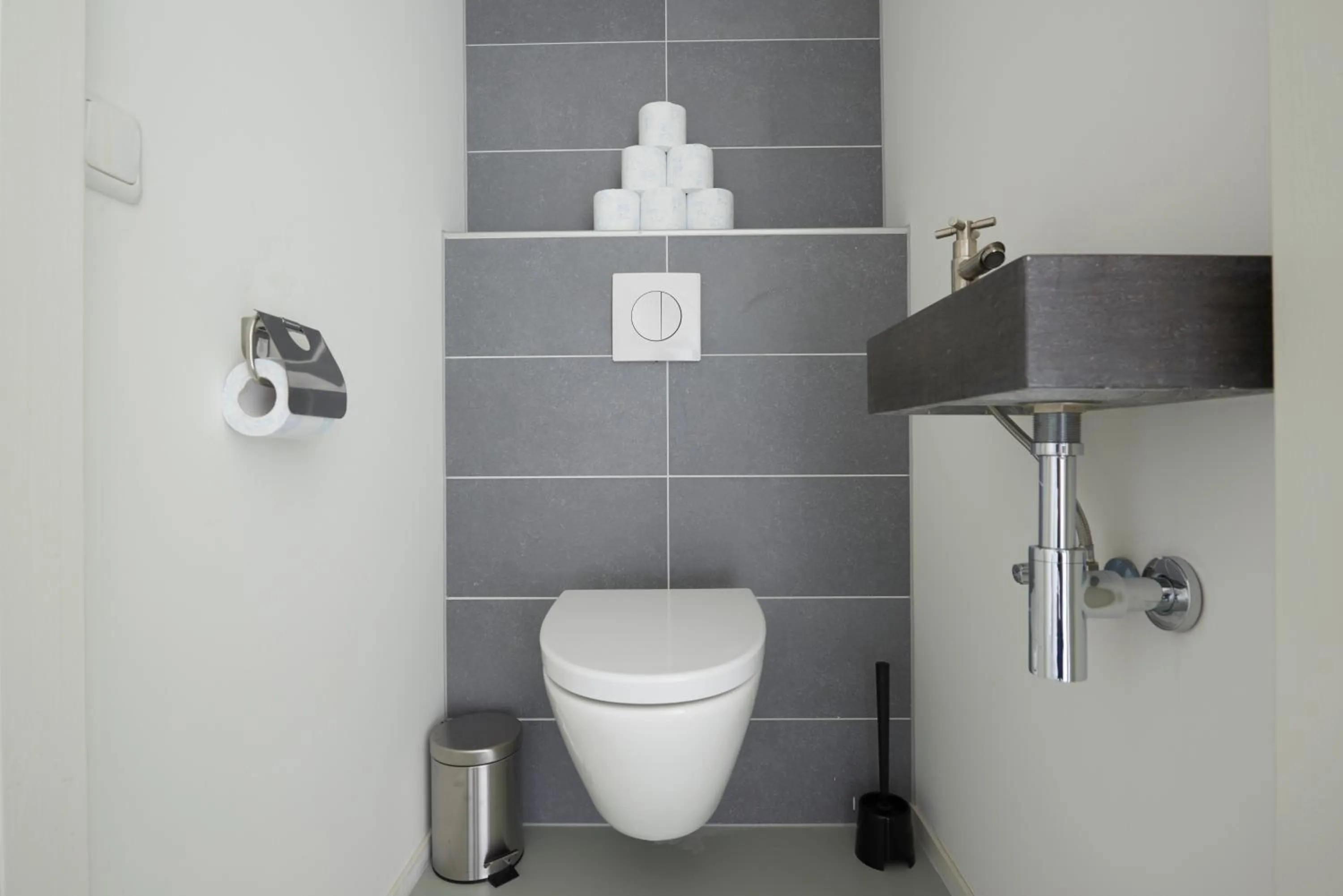 Toilet in Lake View Apartment Amsterdam