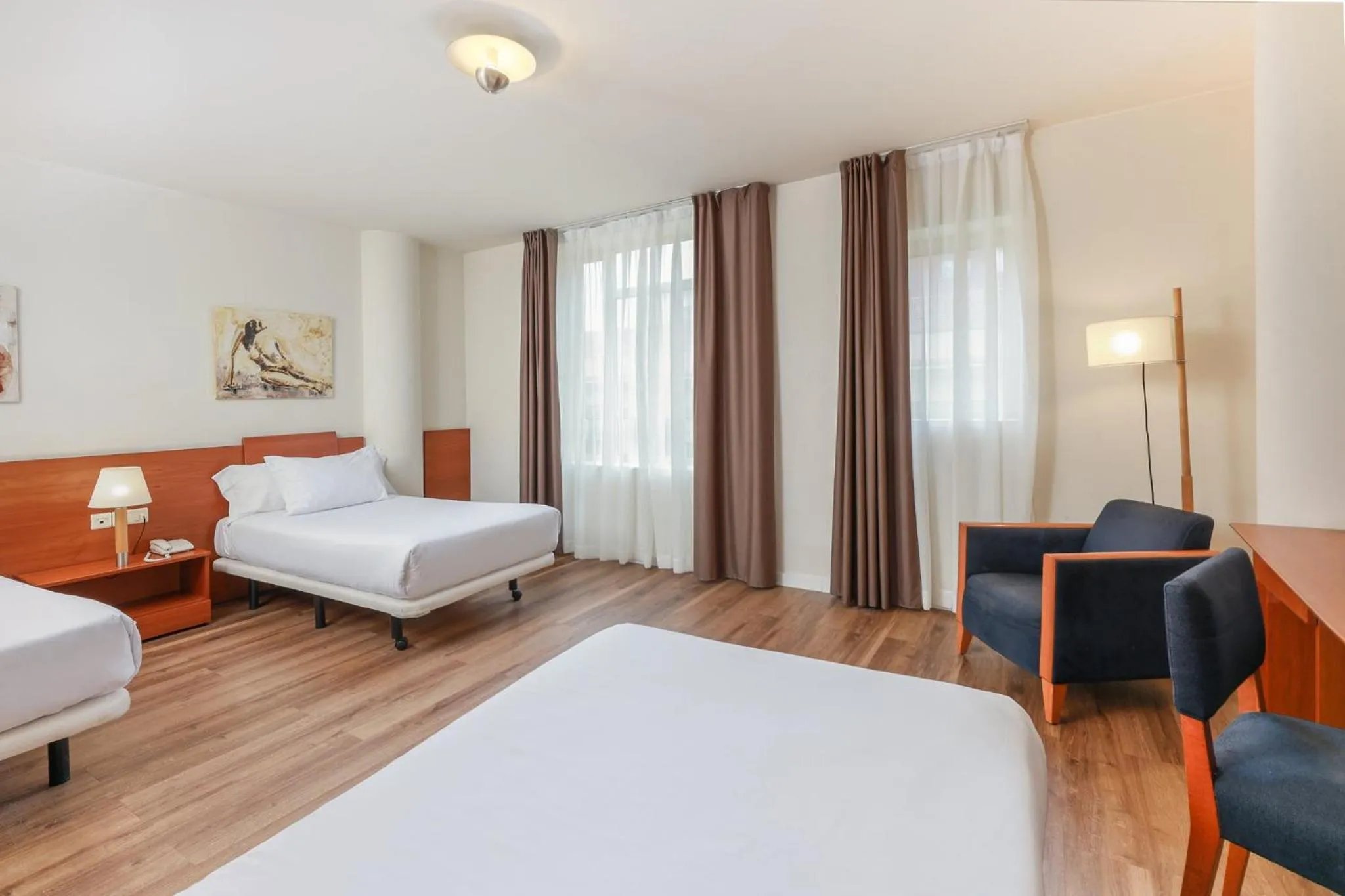 Photo of the whole room, Bed in Sercotel Arrahona Sabadell