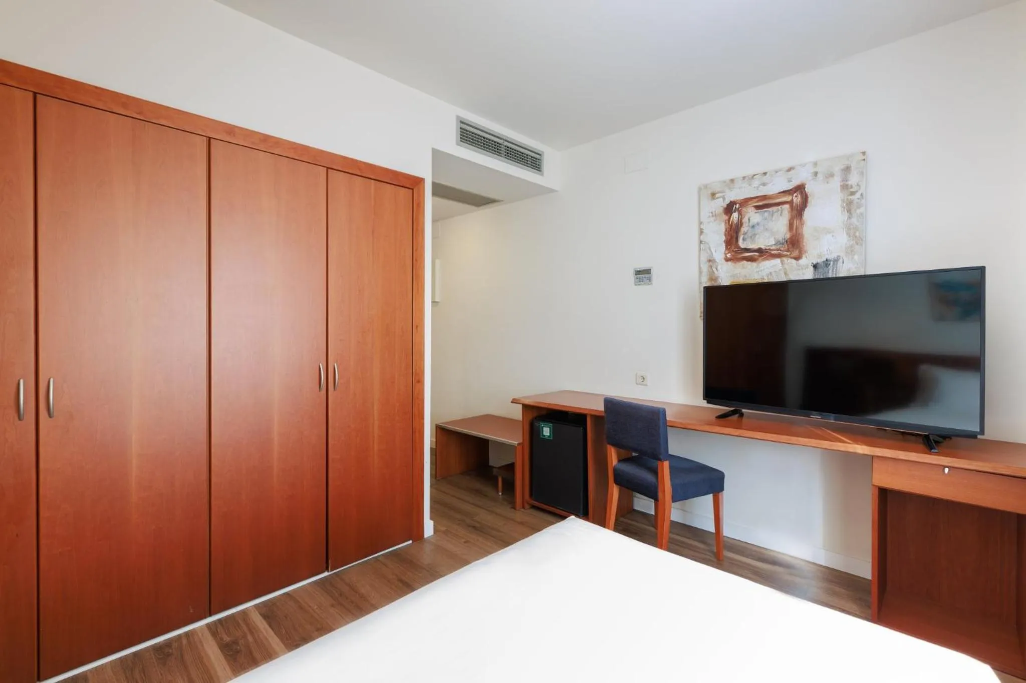 Photo of the whole room, Bed in Sercotel Arrahona Sabadell