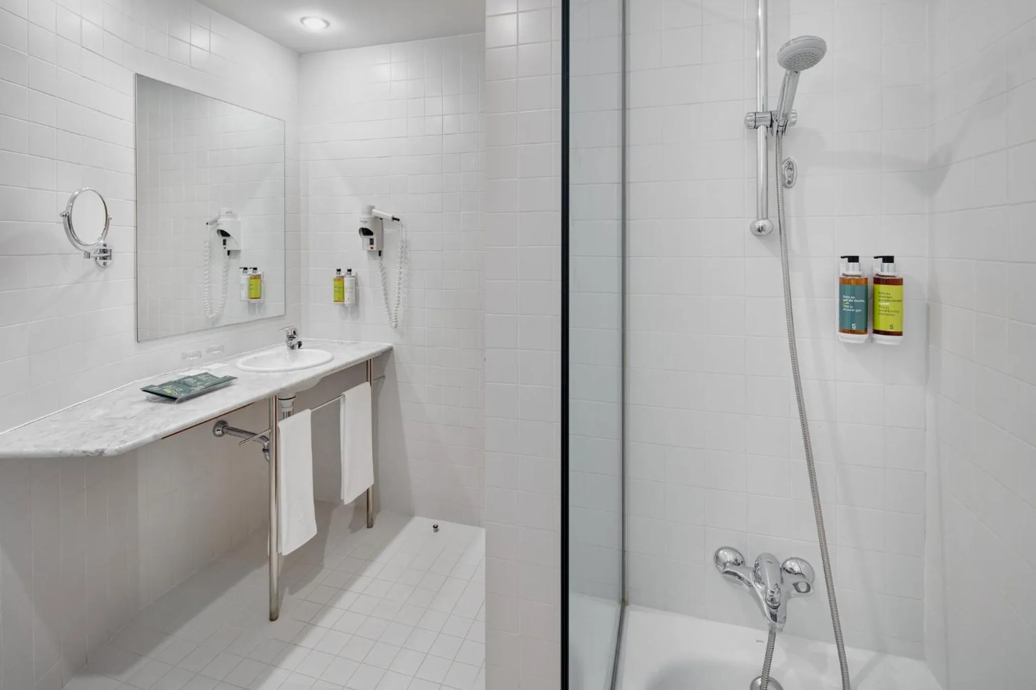 Bathroom in Sercotel Arrahona Sabadell