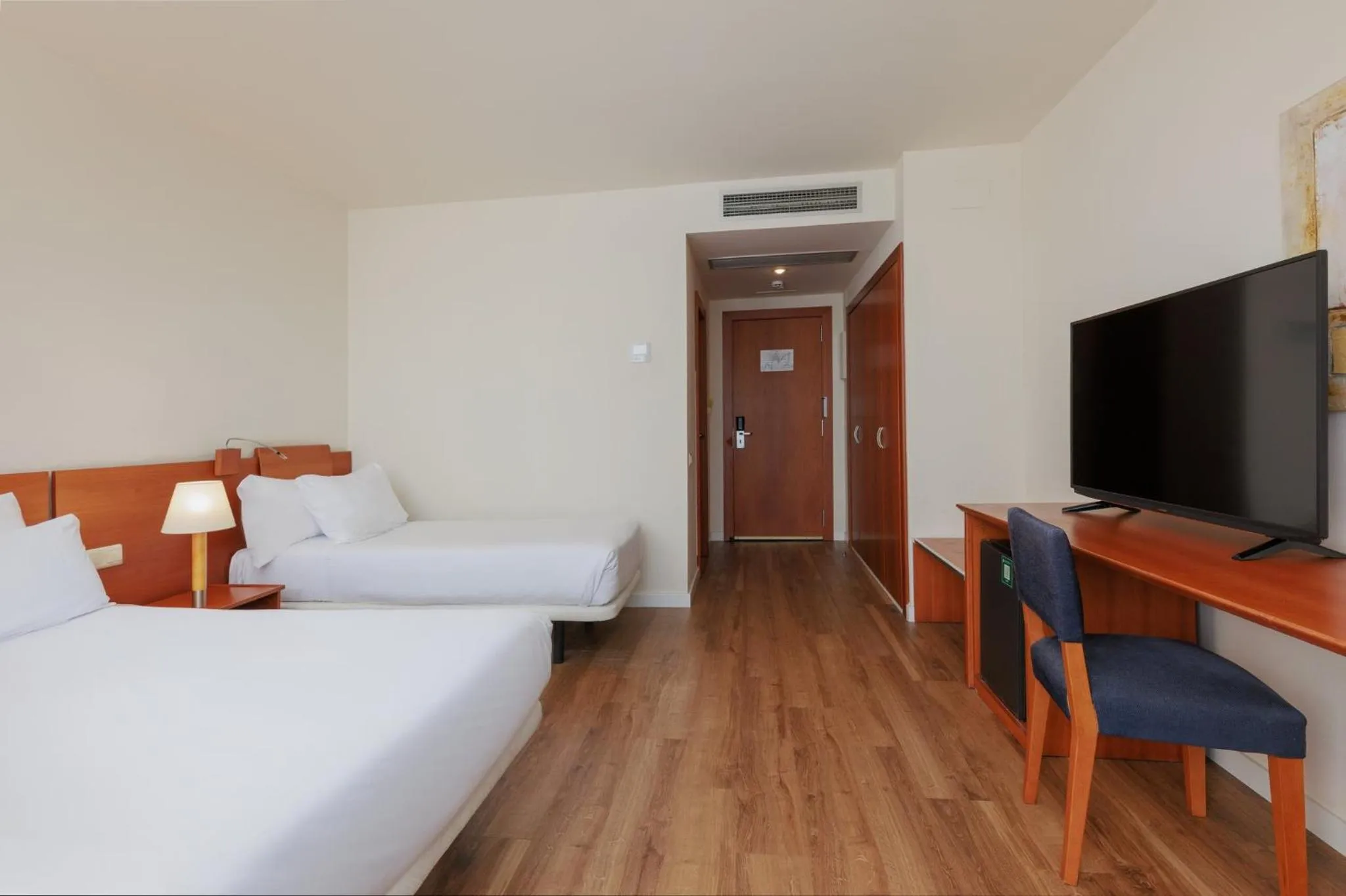 Photo of the whole room, Bed in Sercotel Arrahona Sabadell