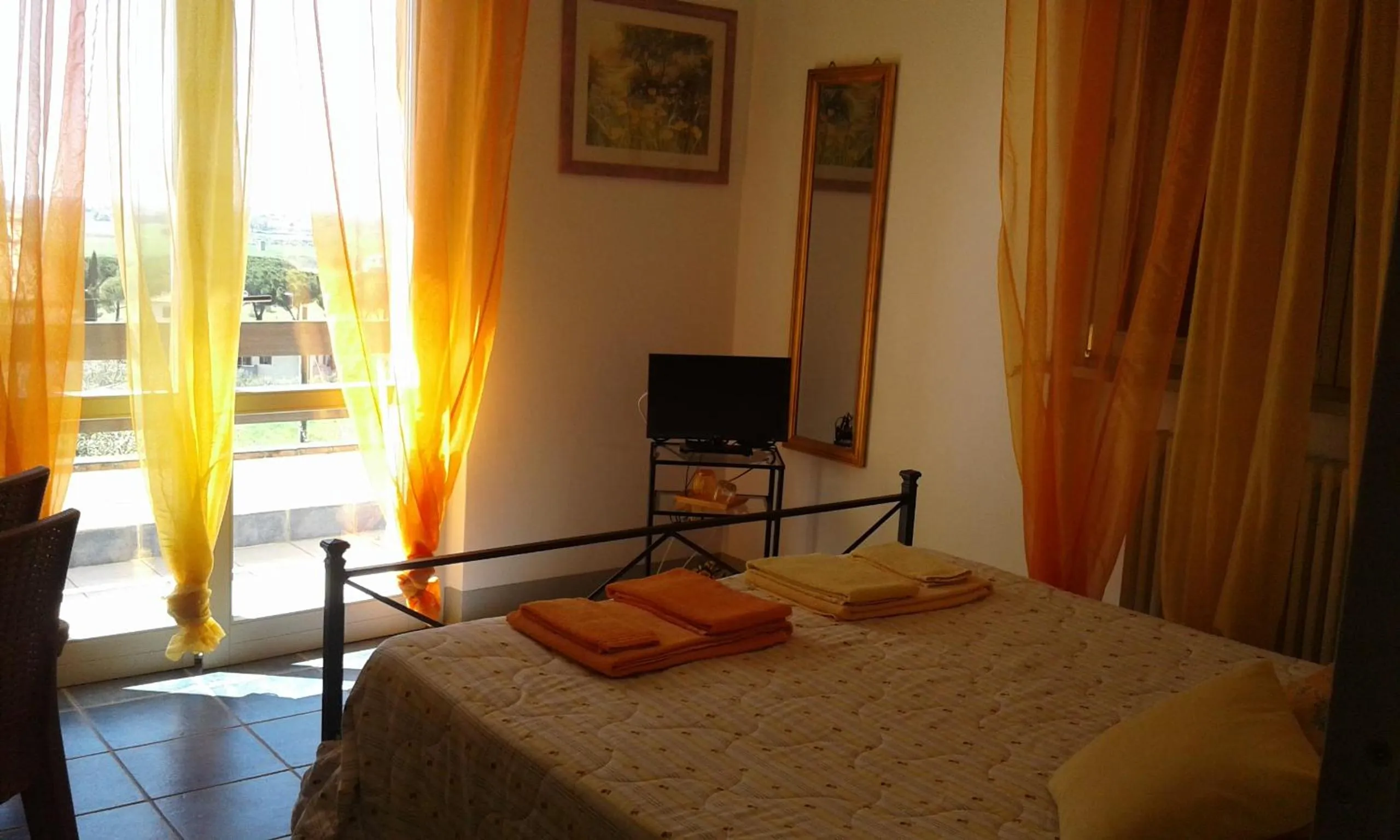 Photo of the whole room, Bed in La Villa