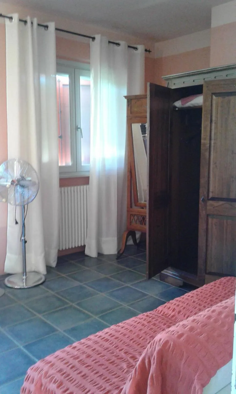 Photo of the whole room, Bed in La Villa