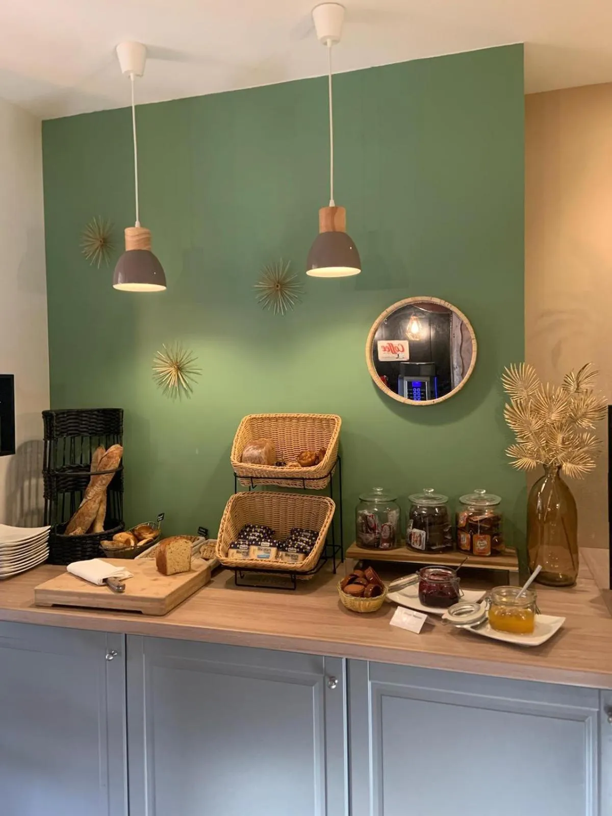 Breakfast in Hôtel de Bretagne Dol centre ville - Hotel et Restaurant