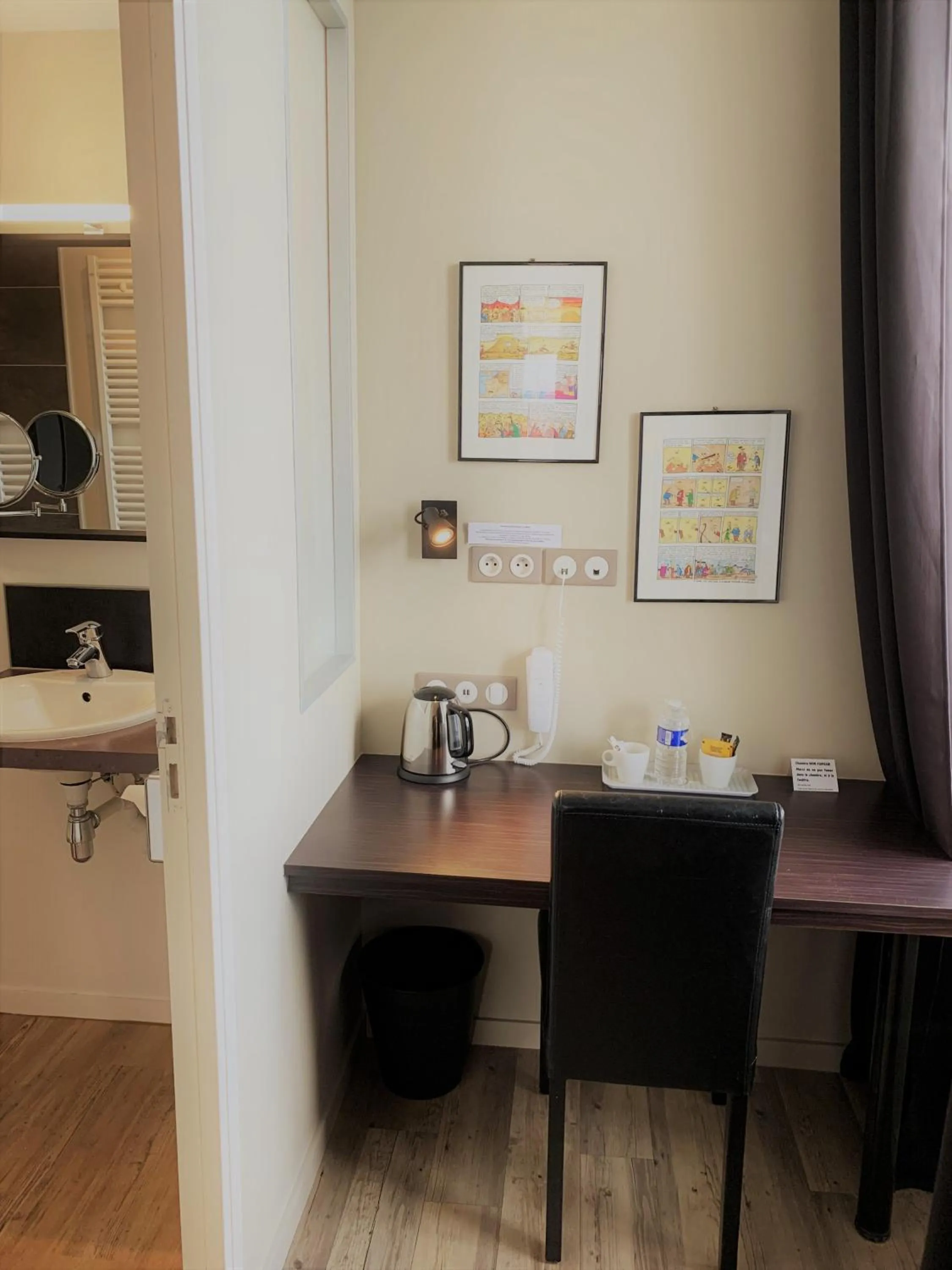 Coffee/tea facilities in Hôtel de Bretagne Dol centre ville - Hotel et Restaurant