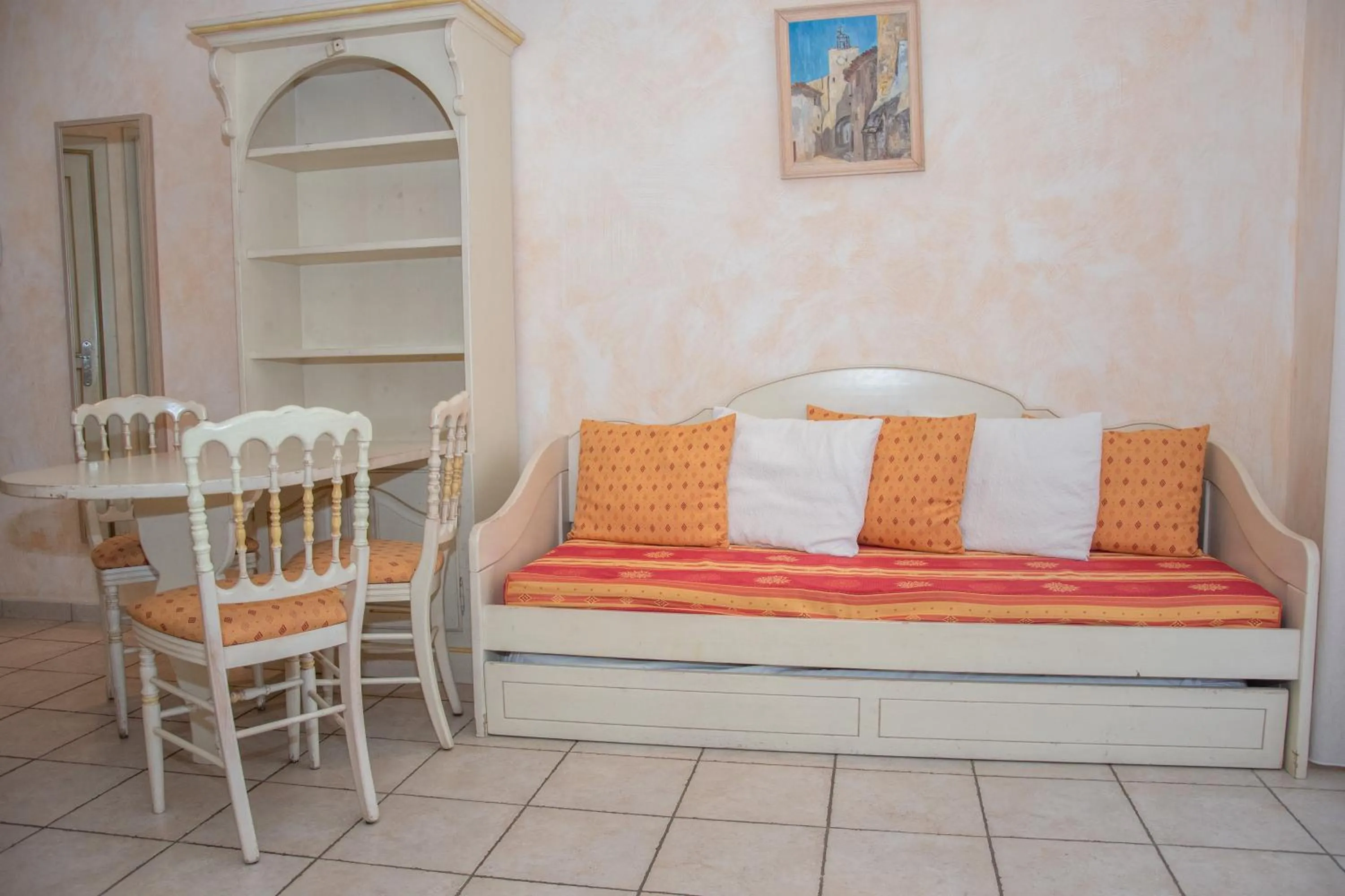 Living room, Bed in Hôtel & Spa La Villa