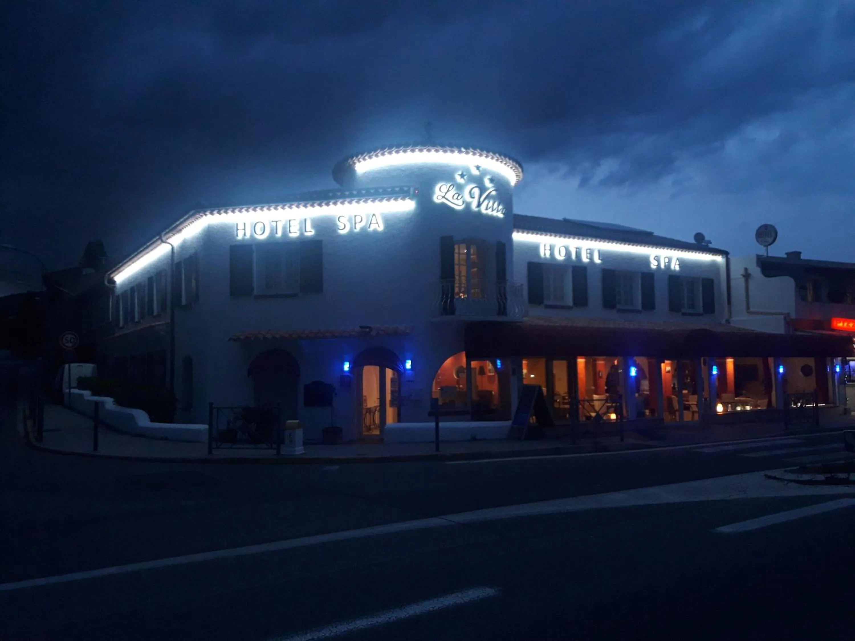 Property building in Hôtel & Spa La Villa