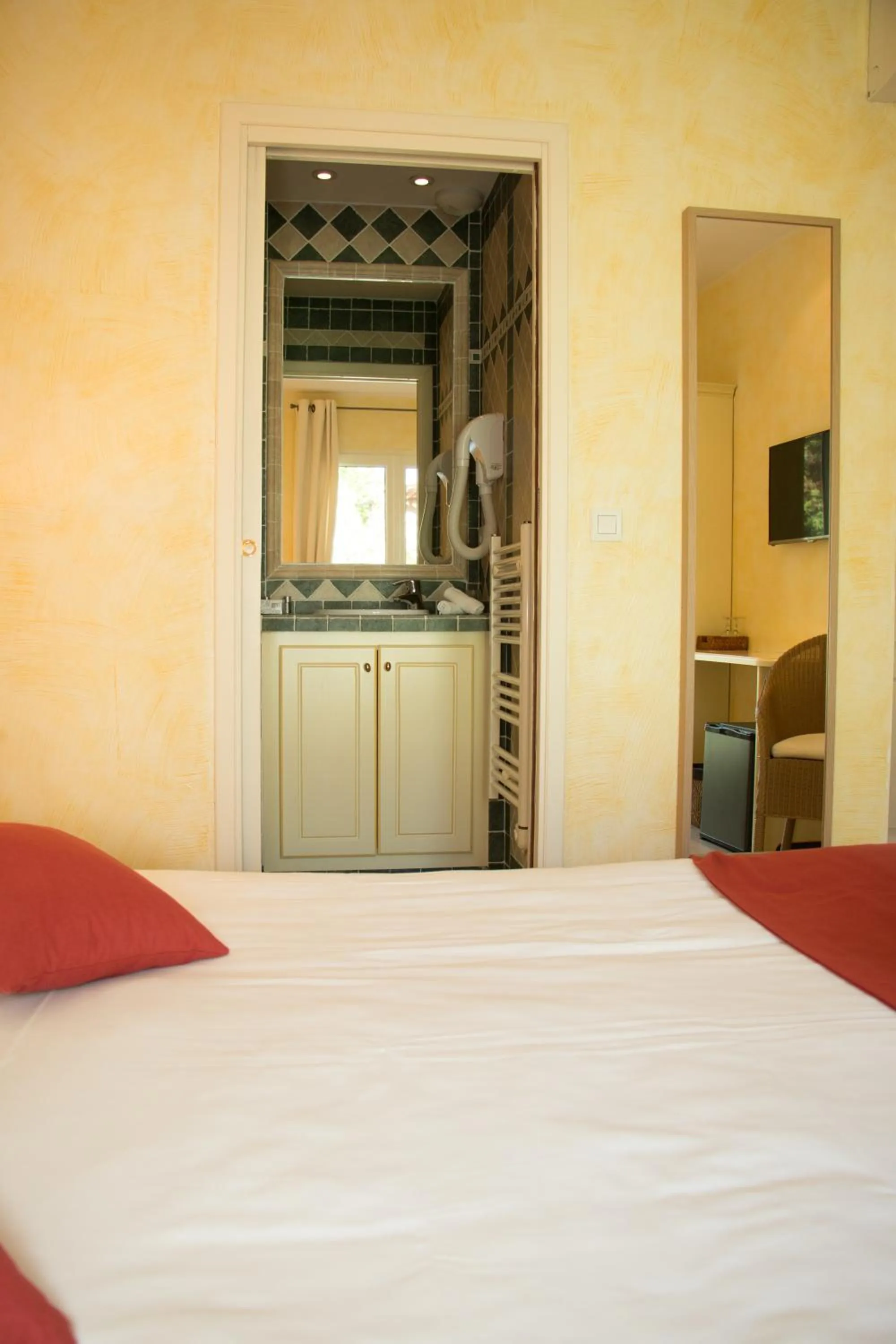 Balcony/Terrace, Bed in Hôtel & Spa La Villa