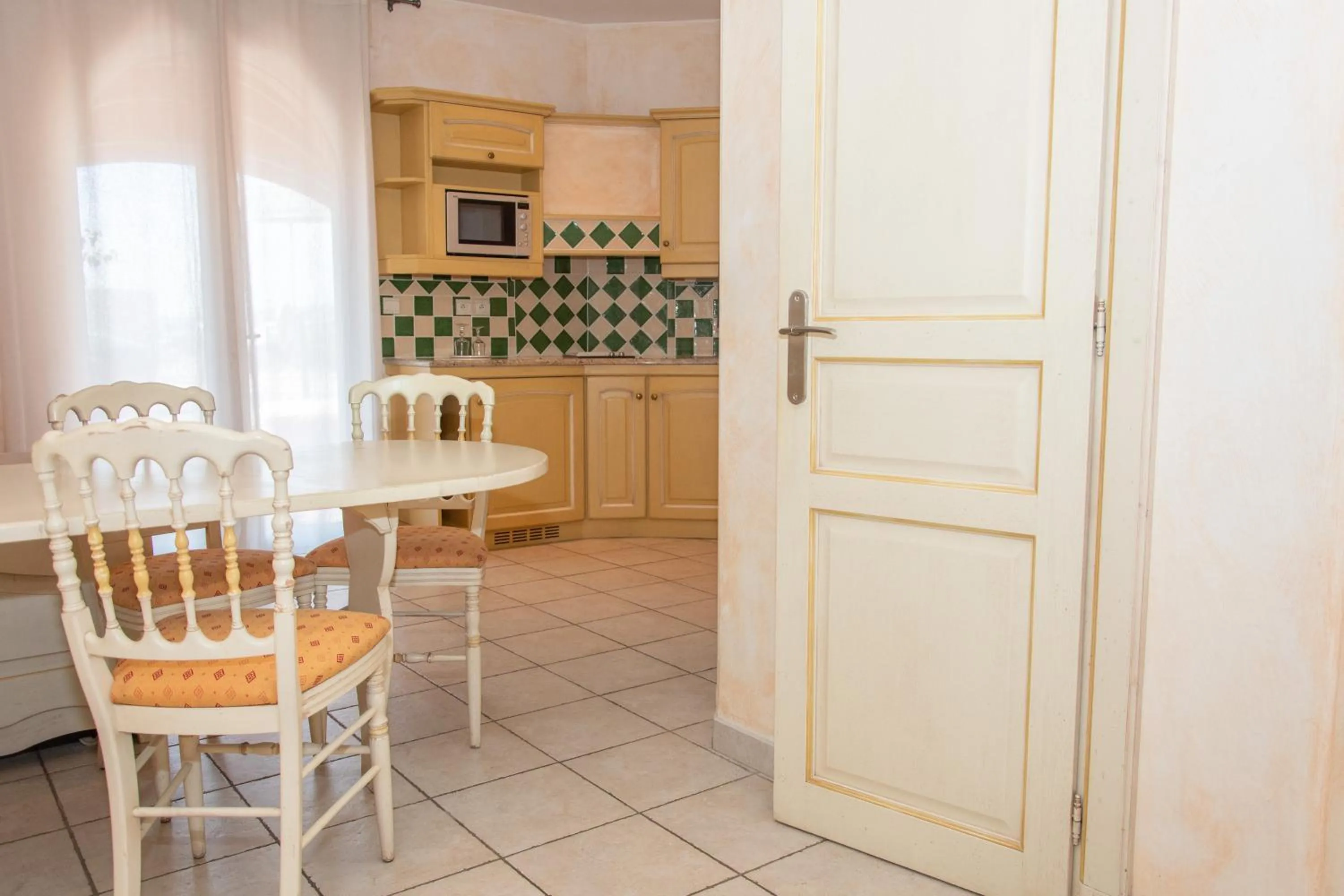 Kitchen or kitchenette in Hôtel & Spa La Villa