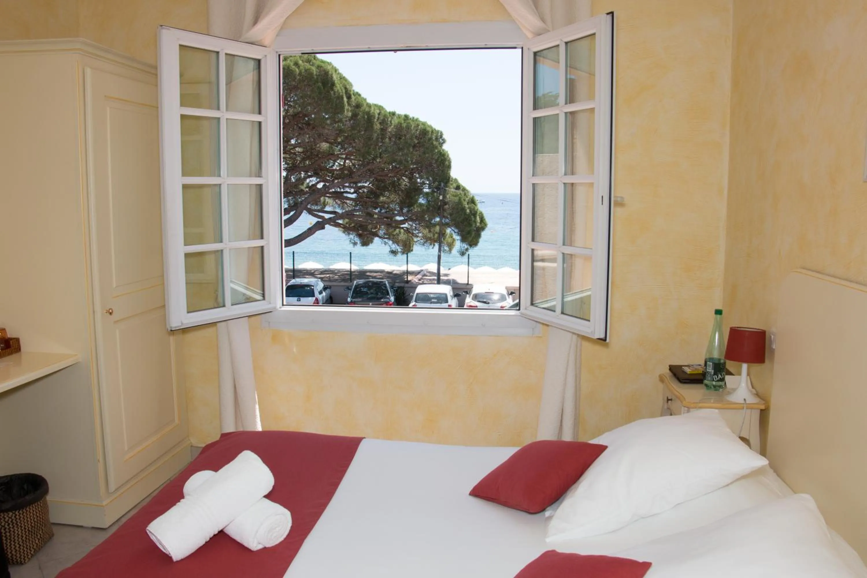 Landmark view, Bed in Hôtel & Spa La Villa
