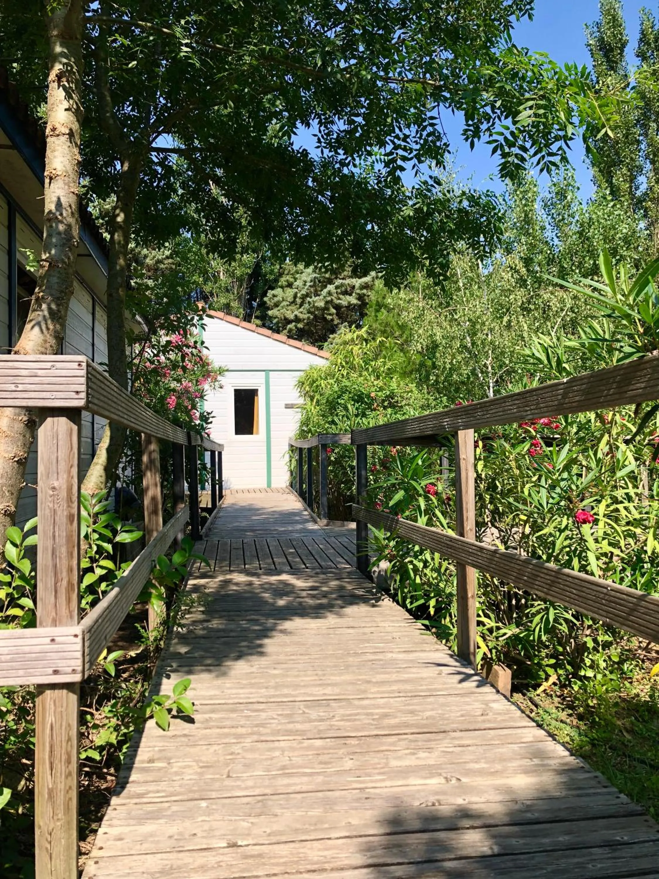 Day in Bungalows & Rooms - Gît'Ôstal