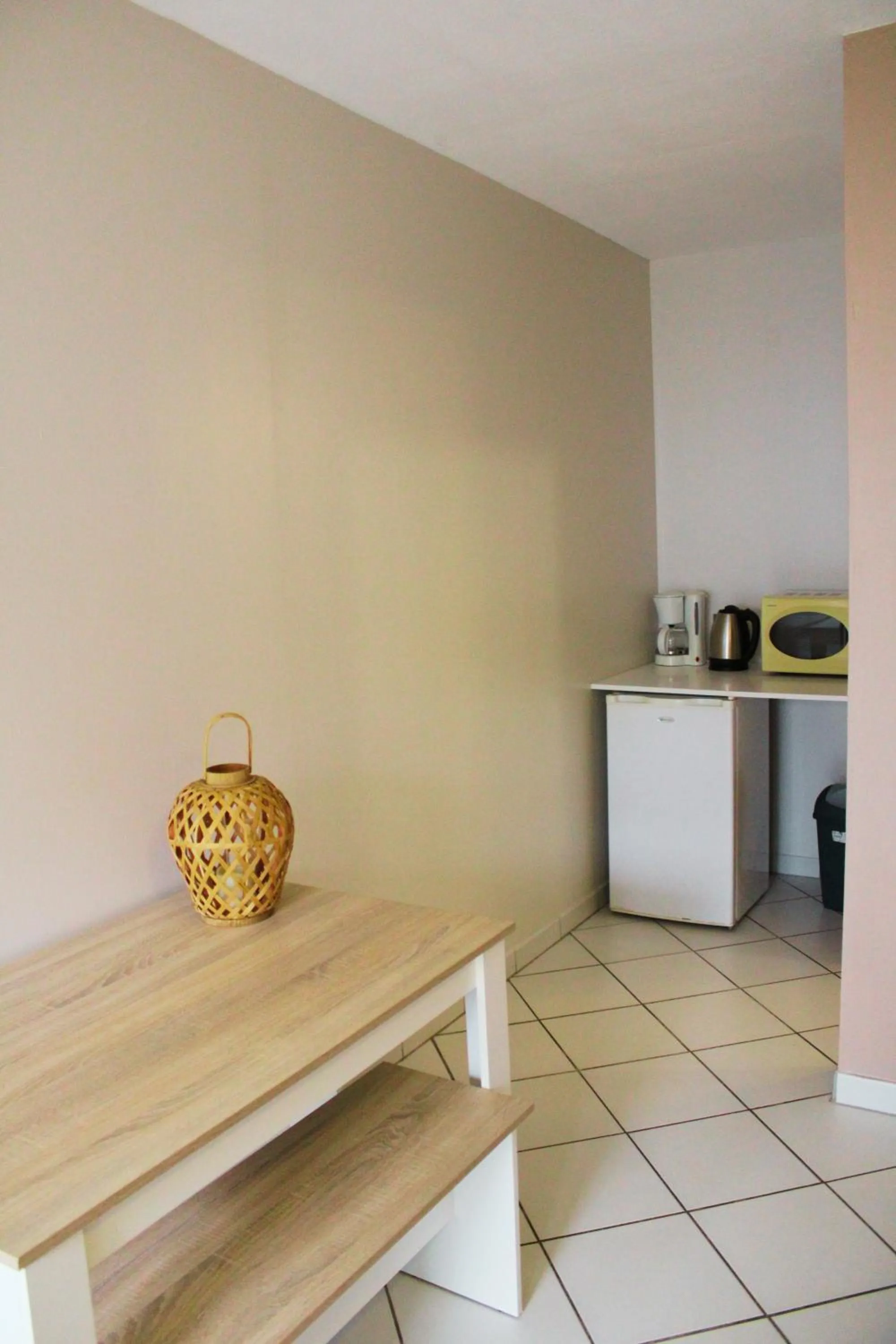 Photo of the whole room in Bungalows & Rooms - Gît'Ôstal