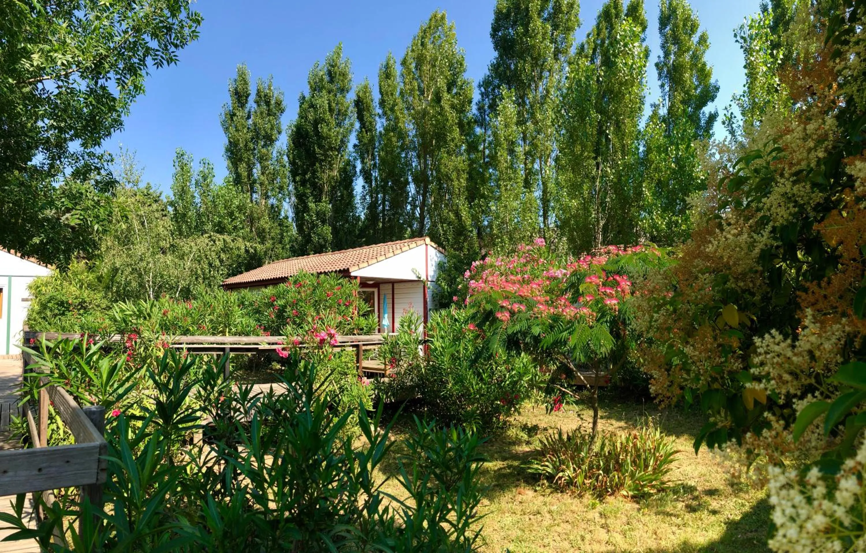 Day in Bungalows & Rooms - Gît'Ôstal