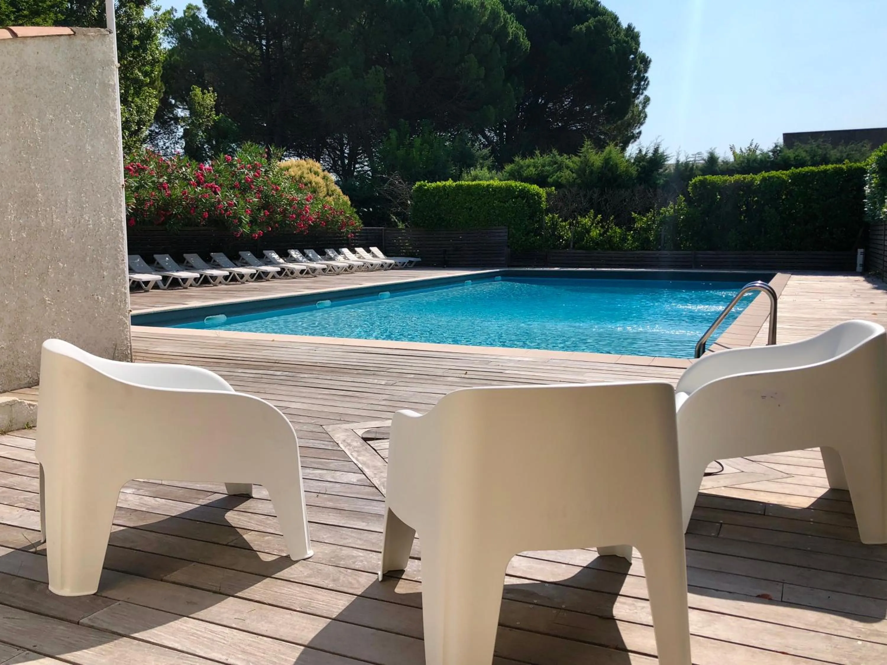 Pool view in Bungalows & Rooms - Gît'Ôstal