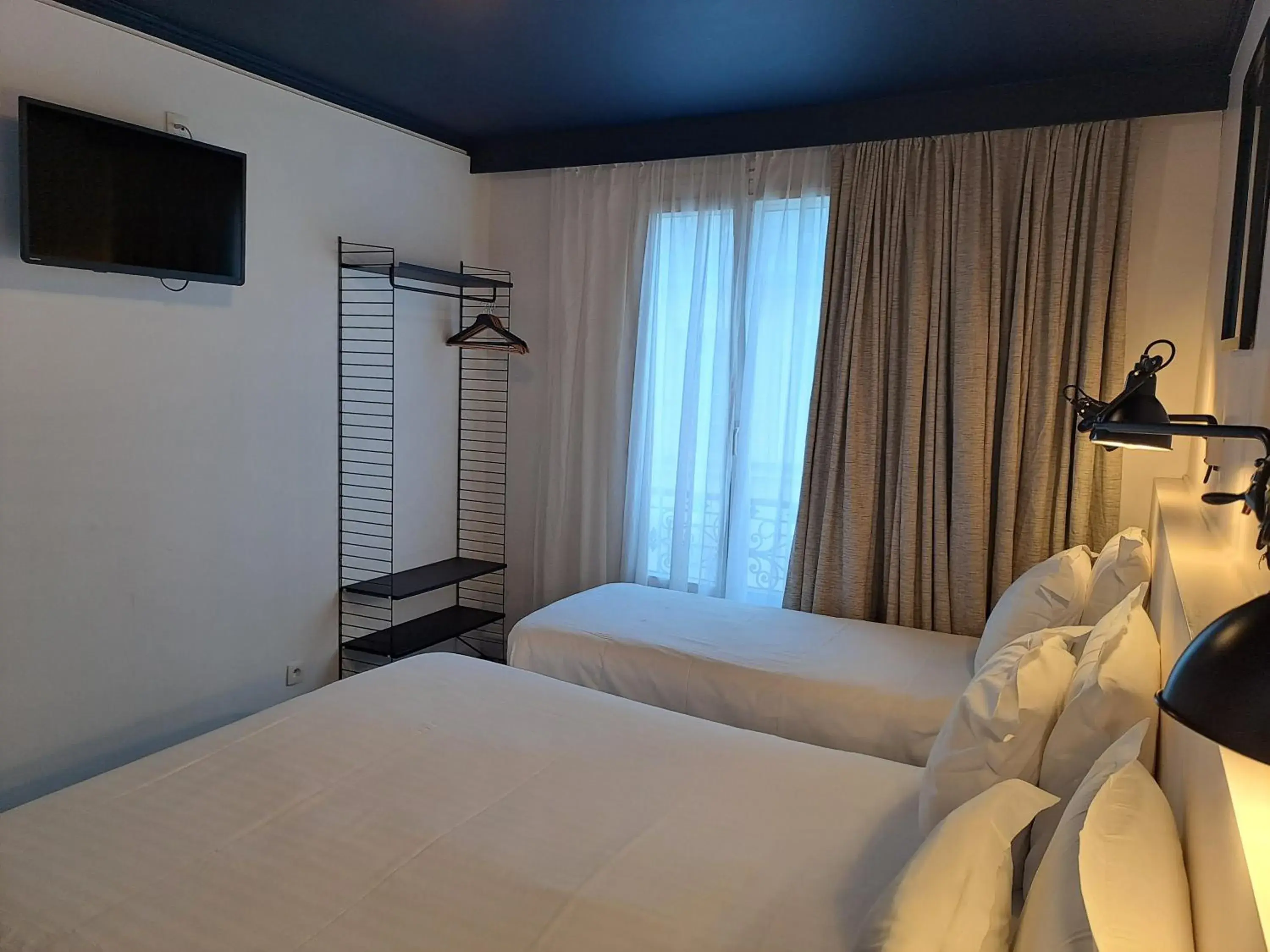 Standard Triple Room in Hôtel Lucien Standard Triple Room in Hôtel Lucien