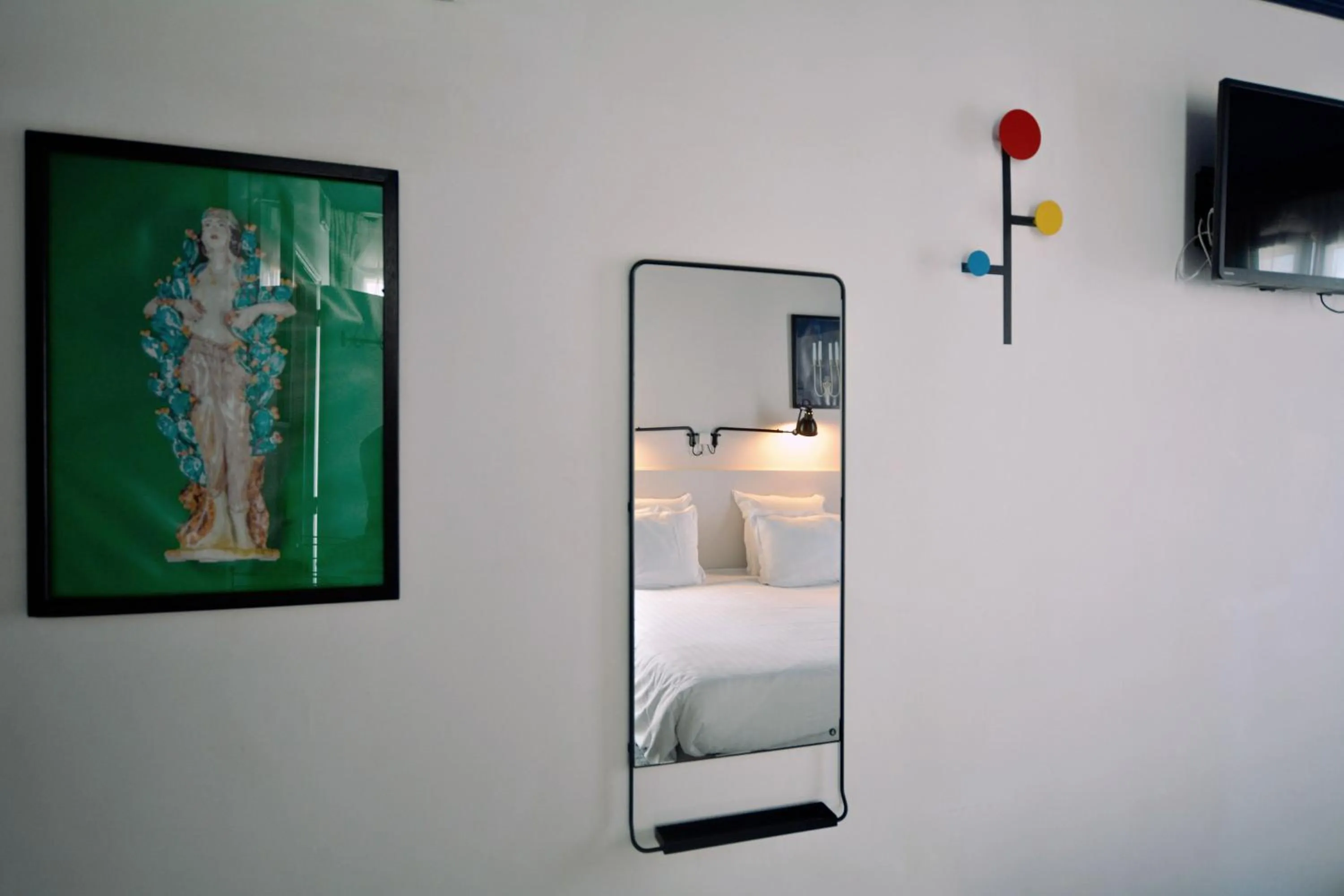 TV and multimedia, Bed in Hôtel Lucien