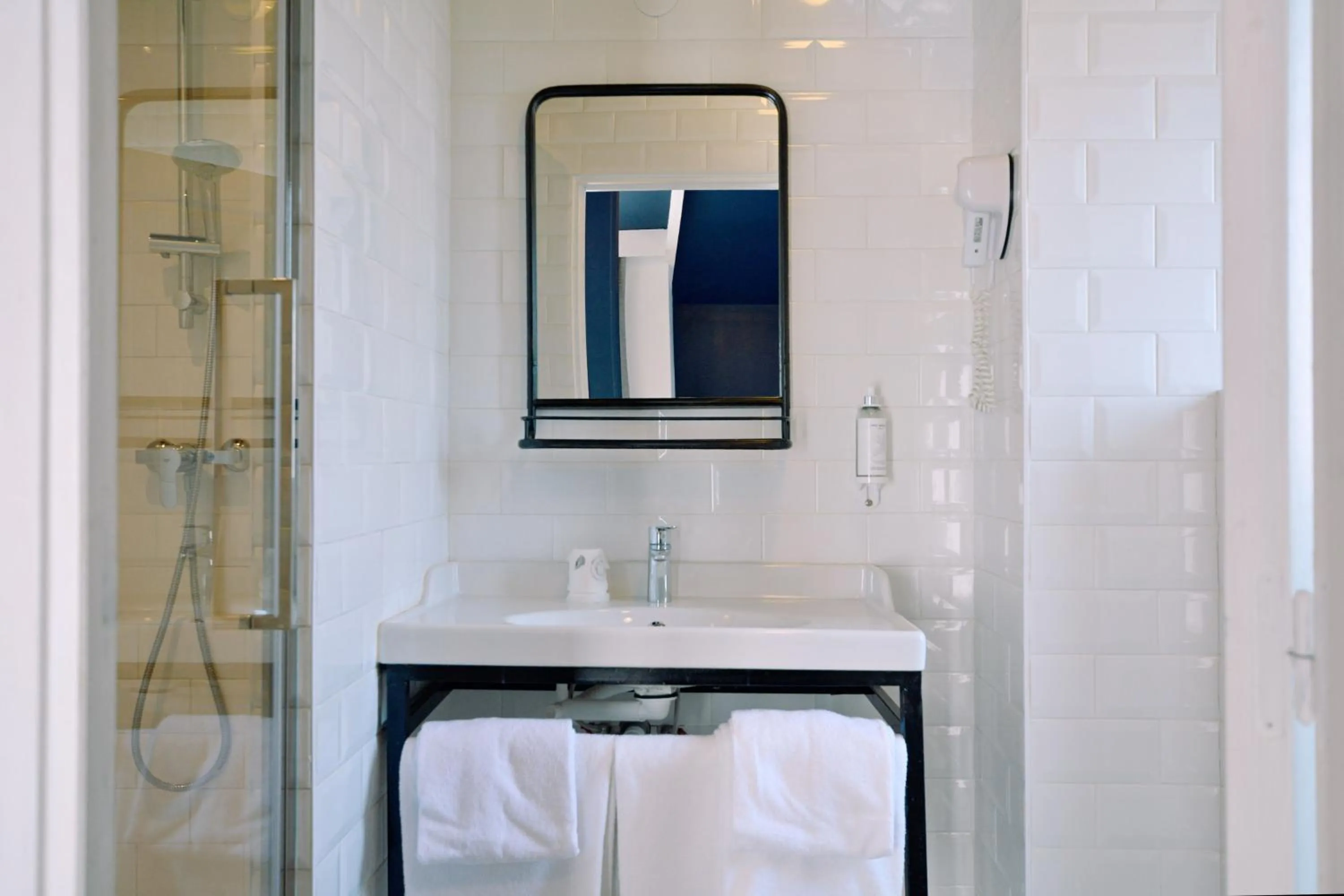 Bathroom in Hôtel Lucien