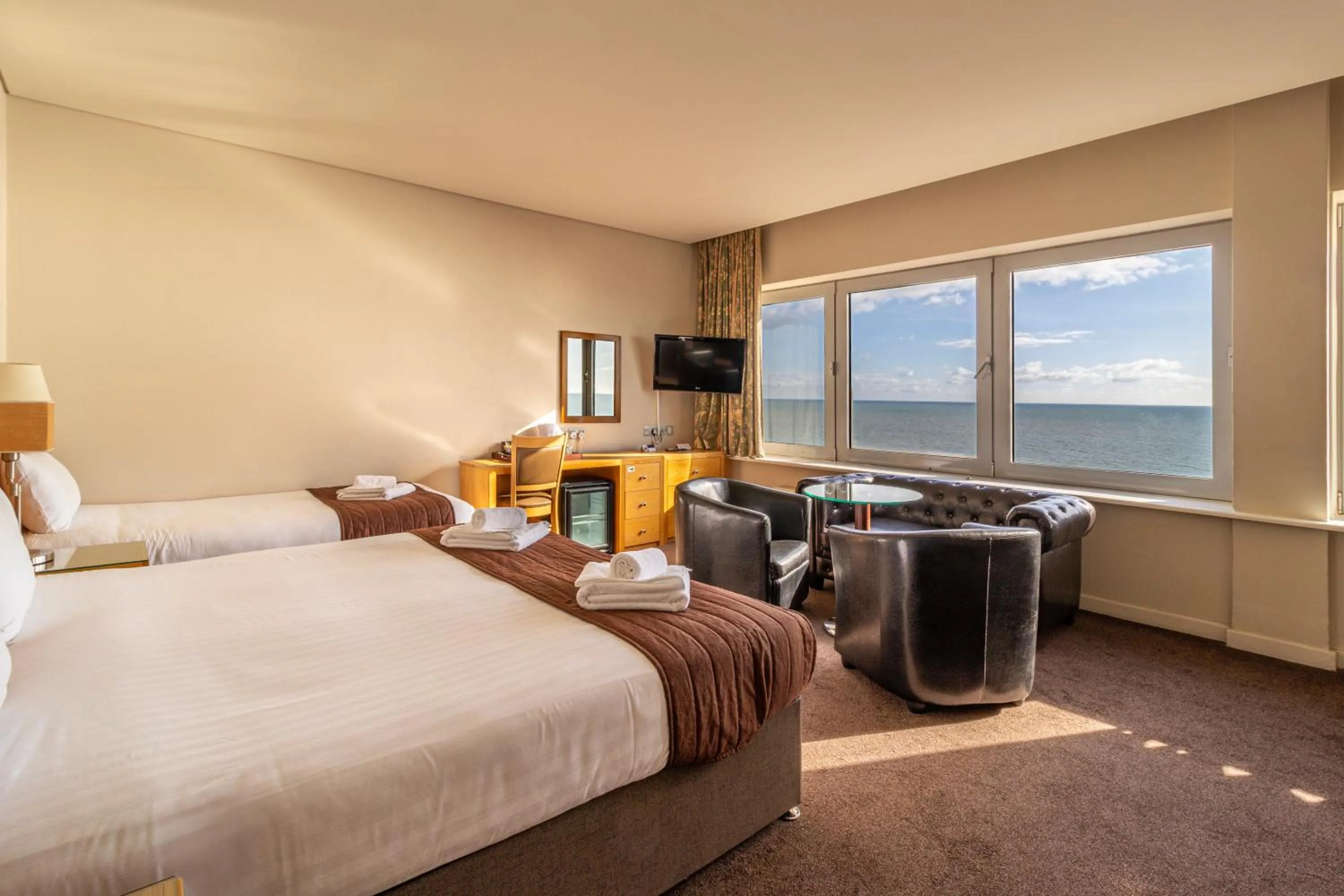 Seating area, Bed in Cavendish Hotel