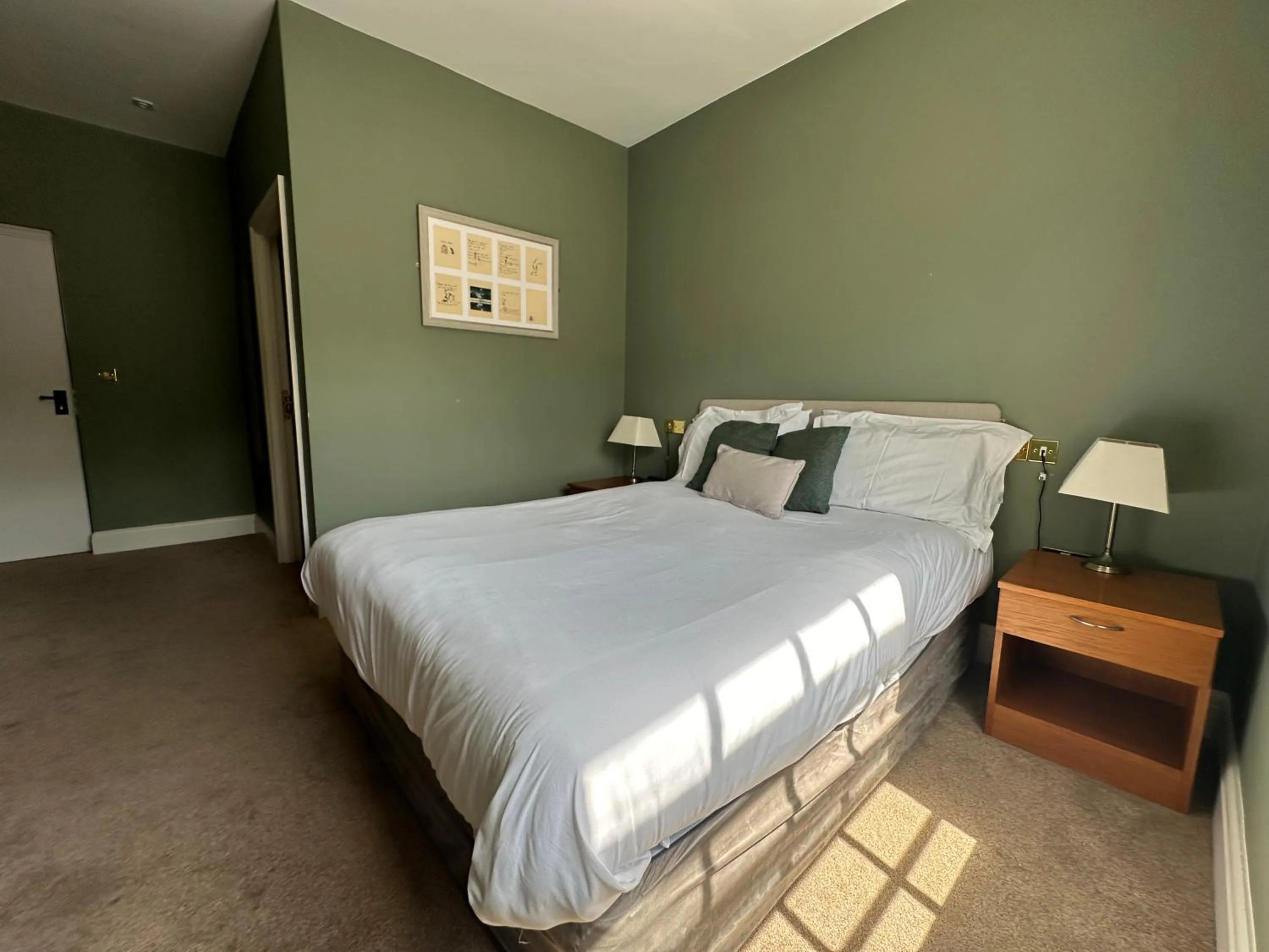 Bedroom, Bed in The White Hart Hotel