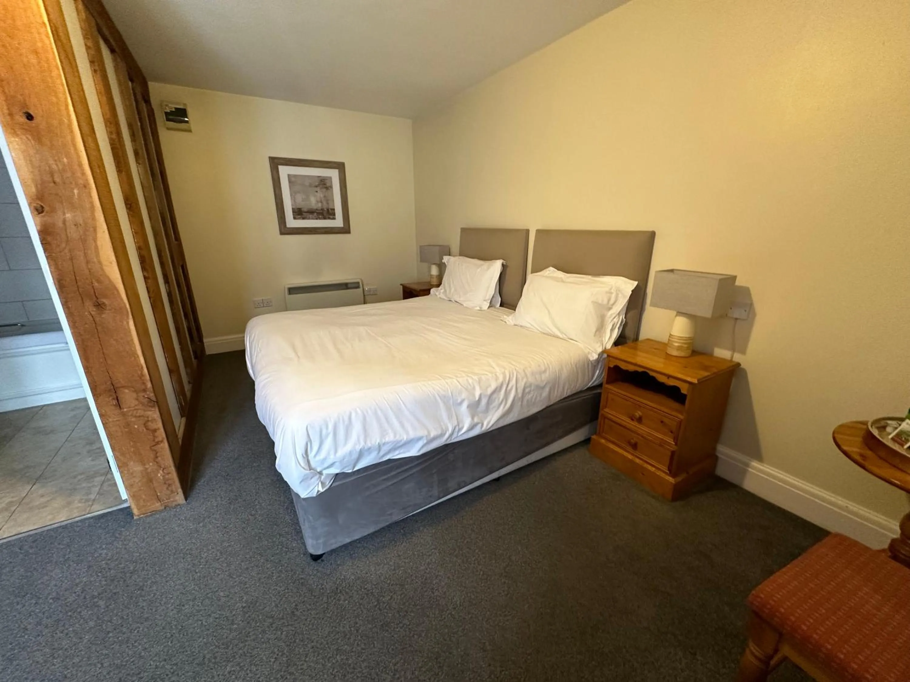 Bedroom, Bed in The White Hart Hotel