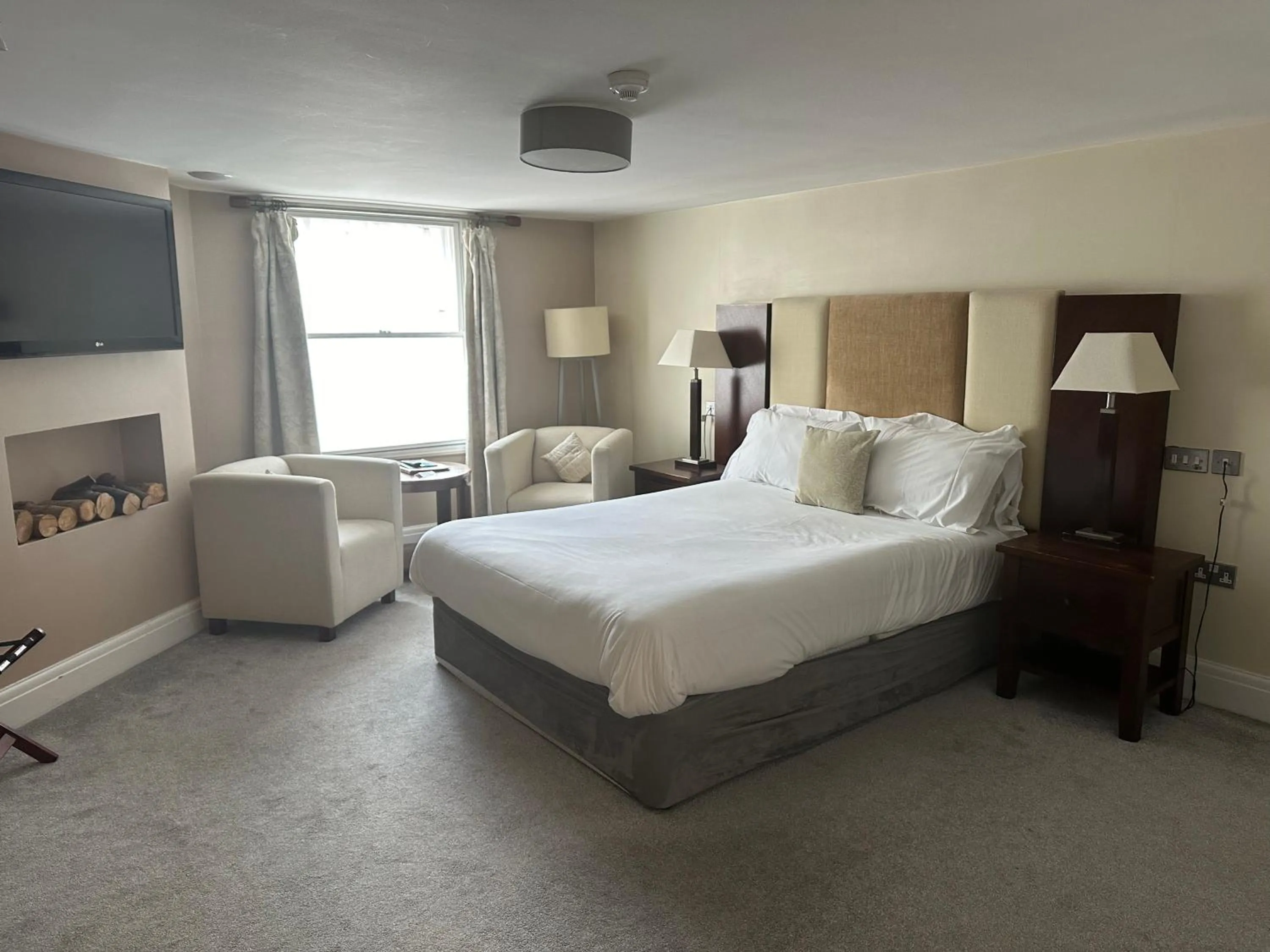 Bedroom, Bed in The White Hart Hotel