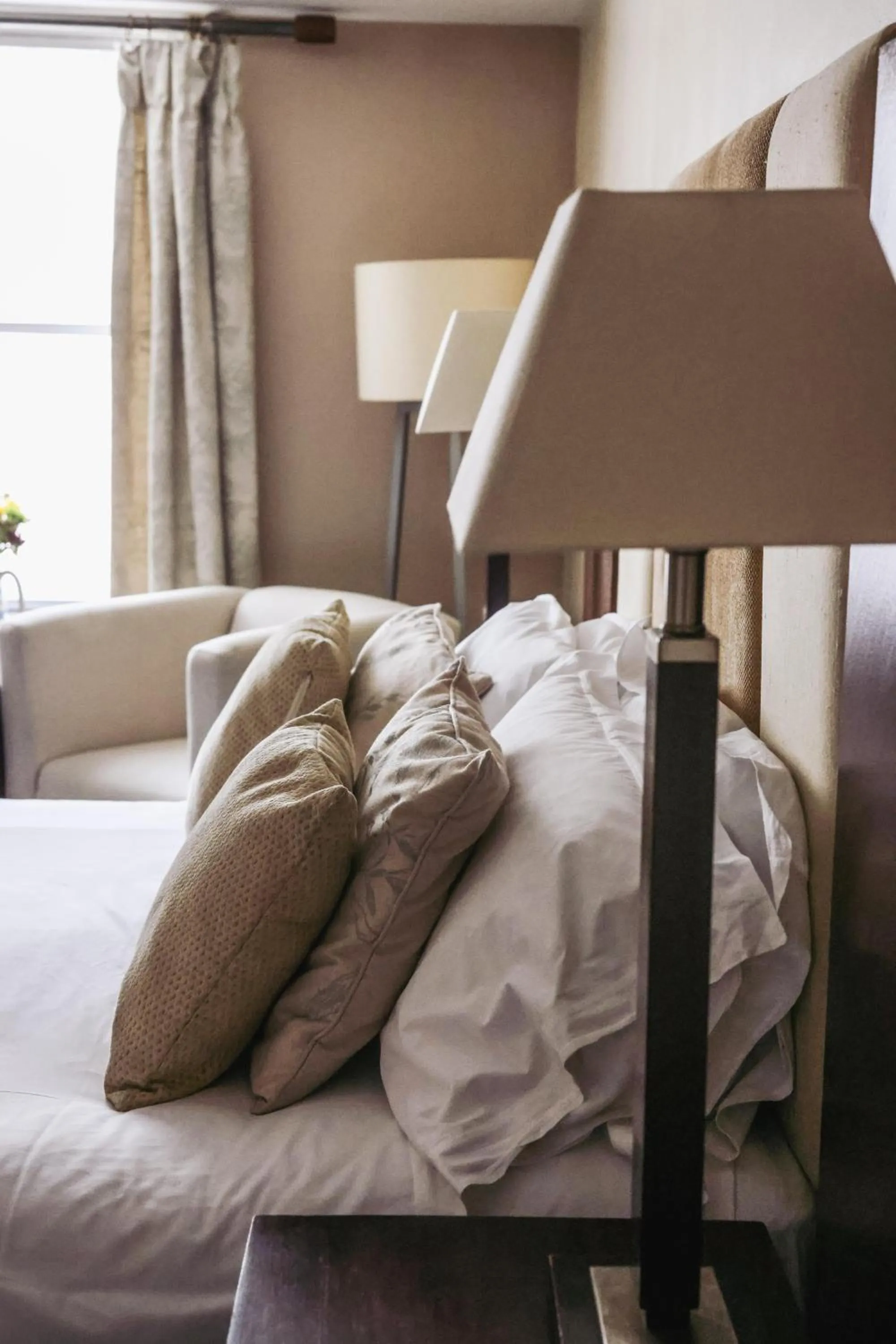 Bedroom, Bed in The White Hart Hotel