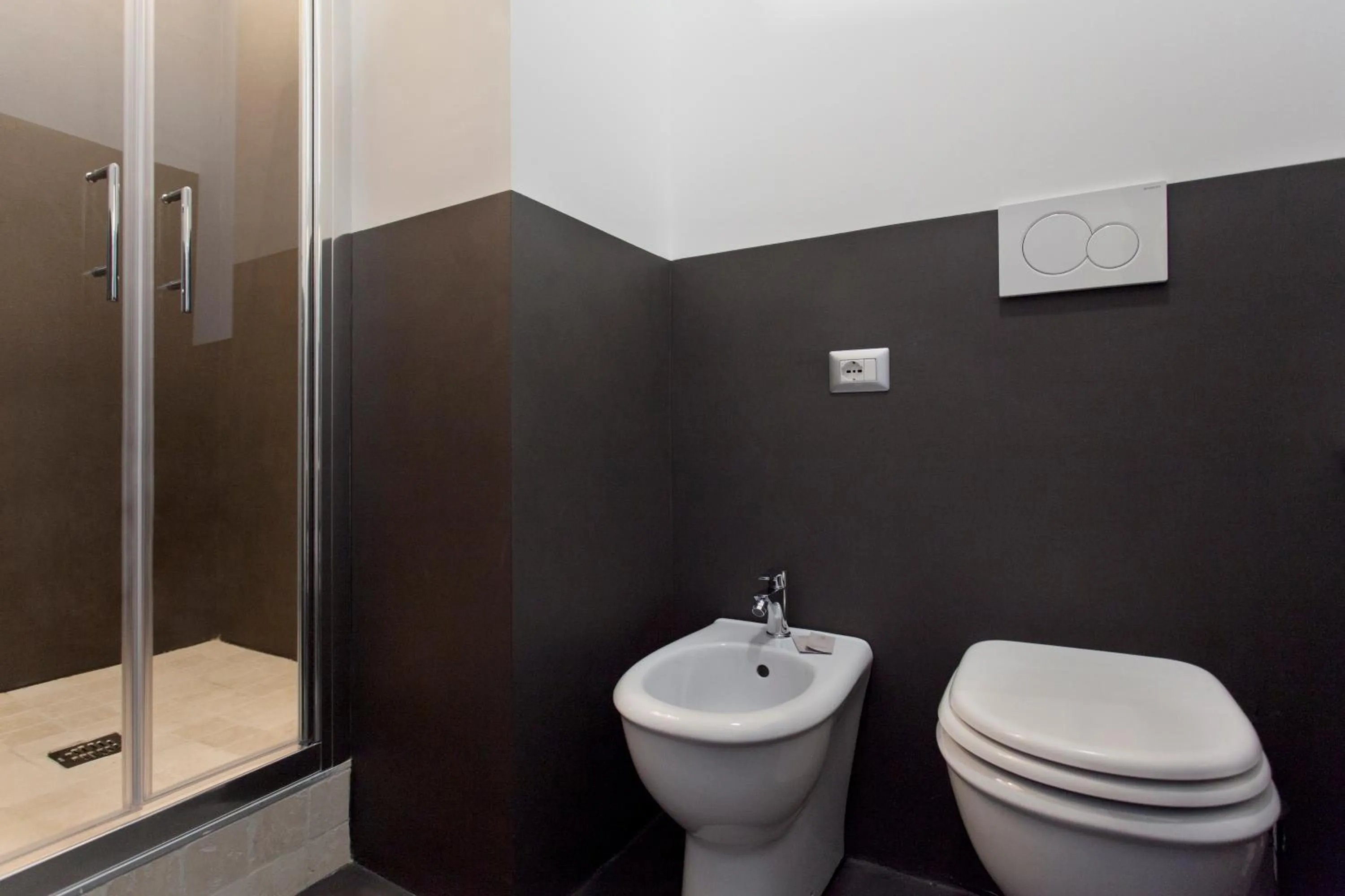 Shower in Secret Rhome