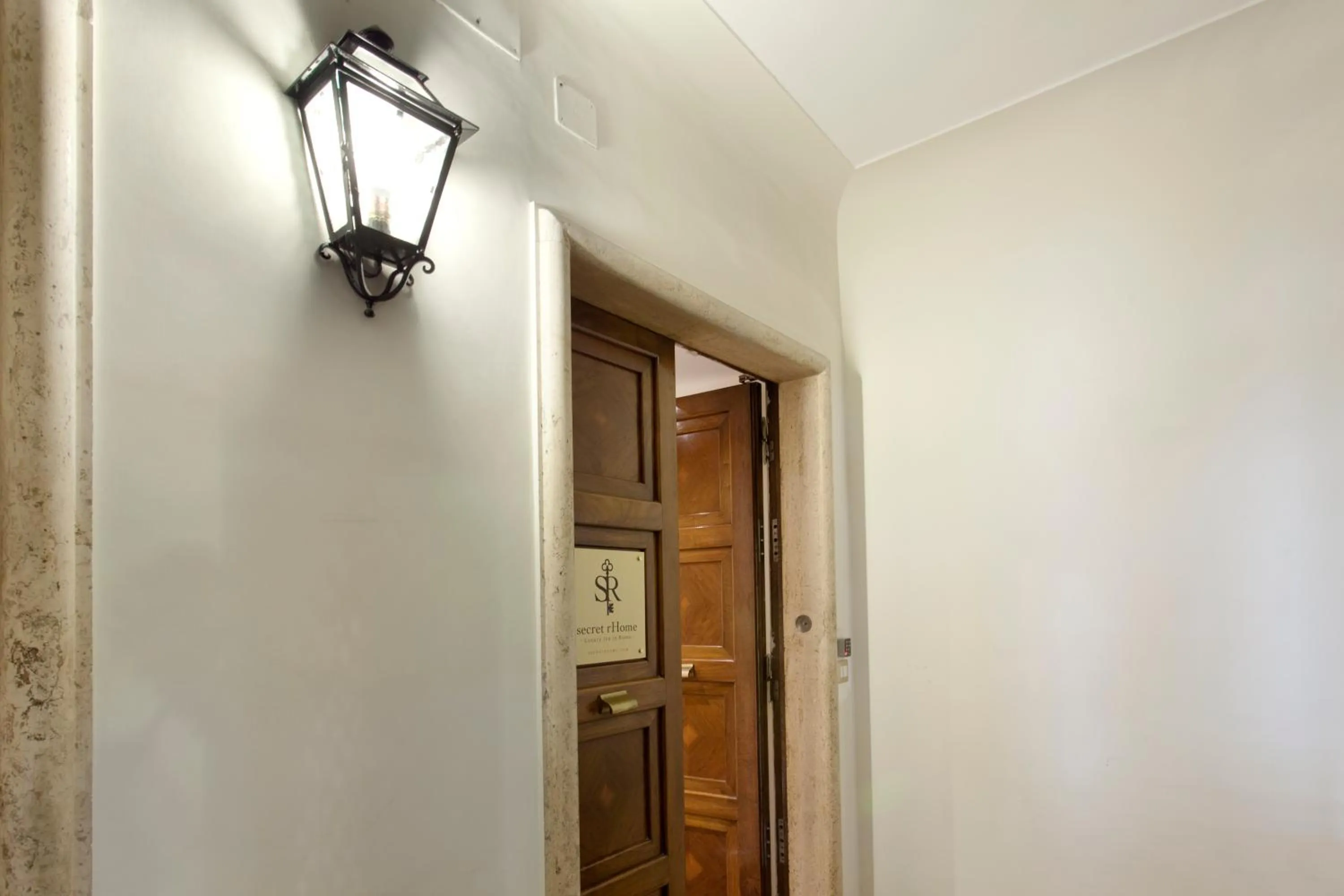 Facade/entrance in Secret Rhome