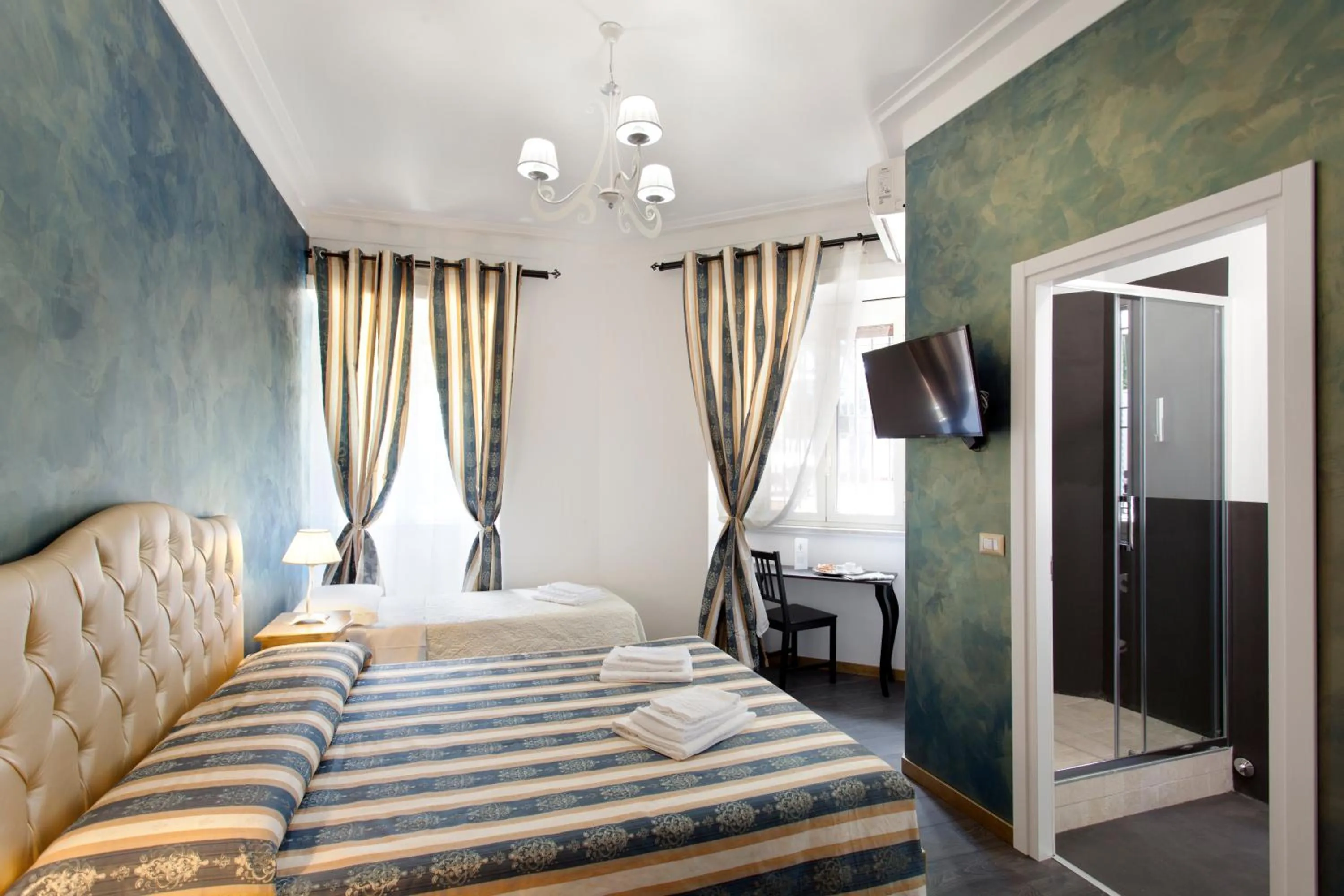 Photo of the whole room, Bed in Secret Rhome