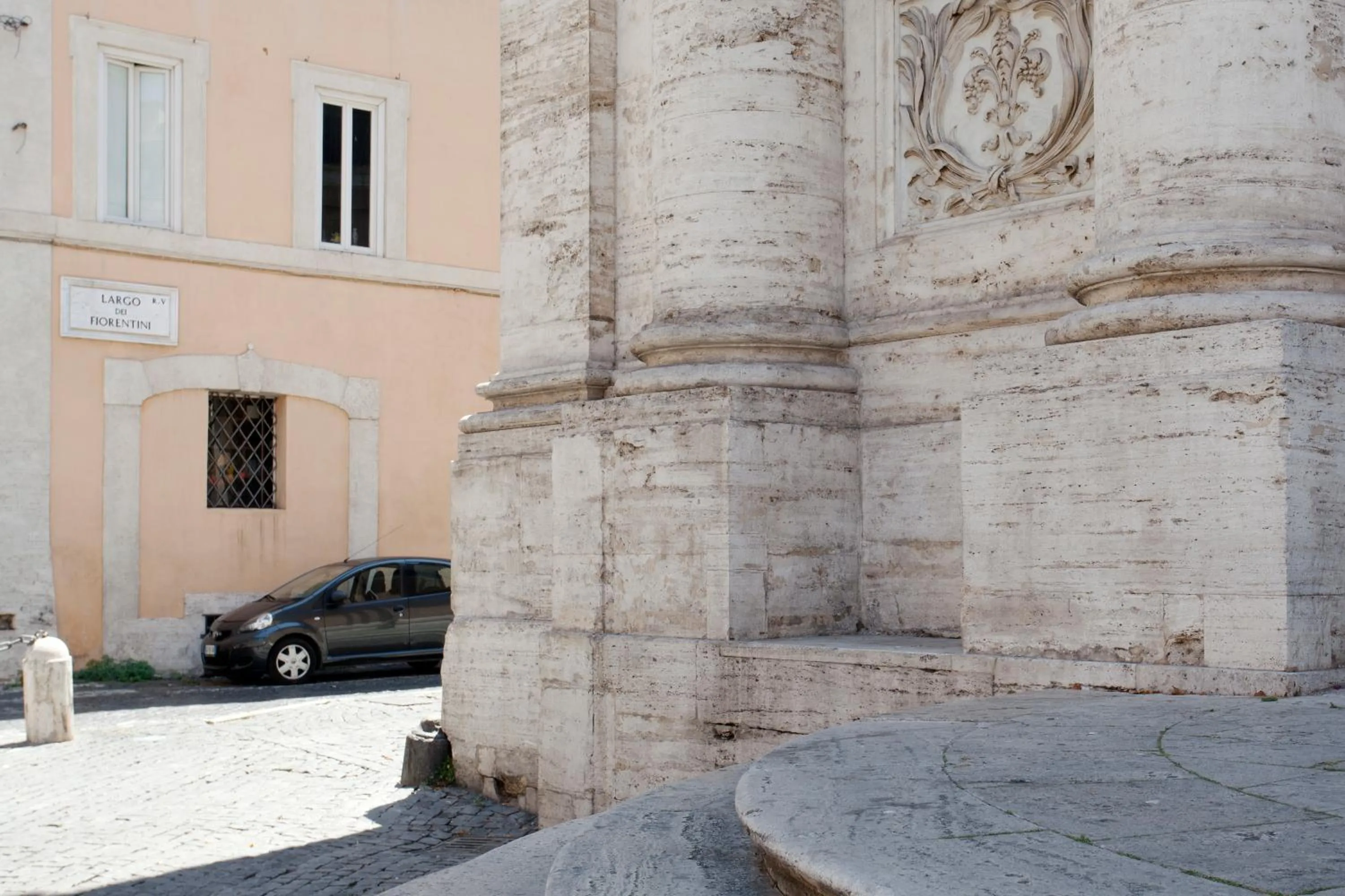 Neighbourhood in Secret Rhome