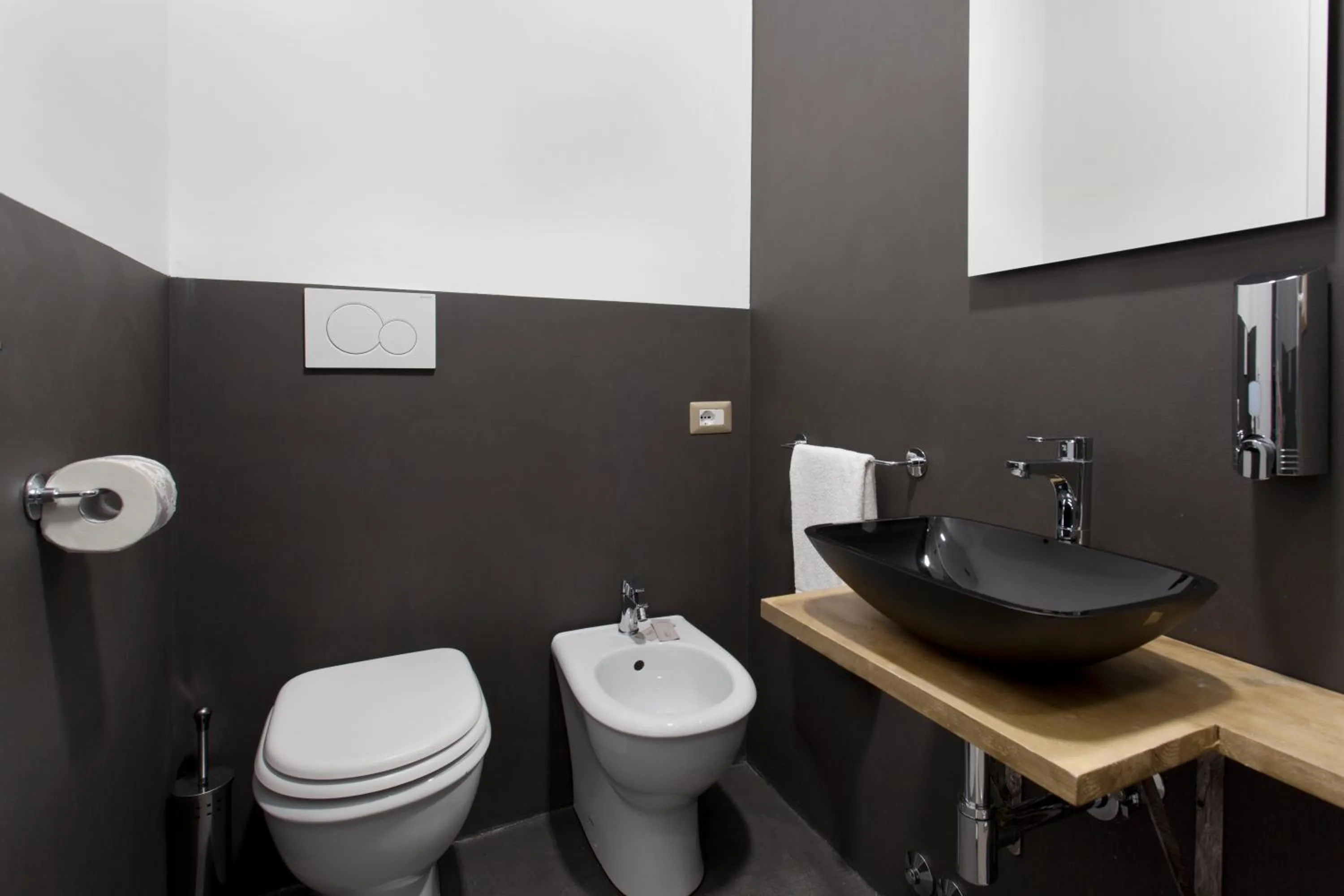 Toilet in Secret Rhome