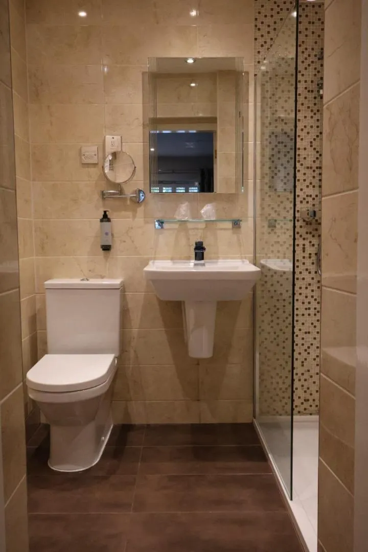 Bathroom in Best Western Plus West Retford Hotel