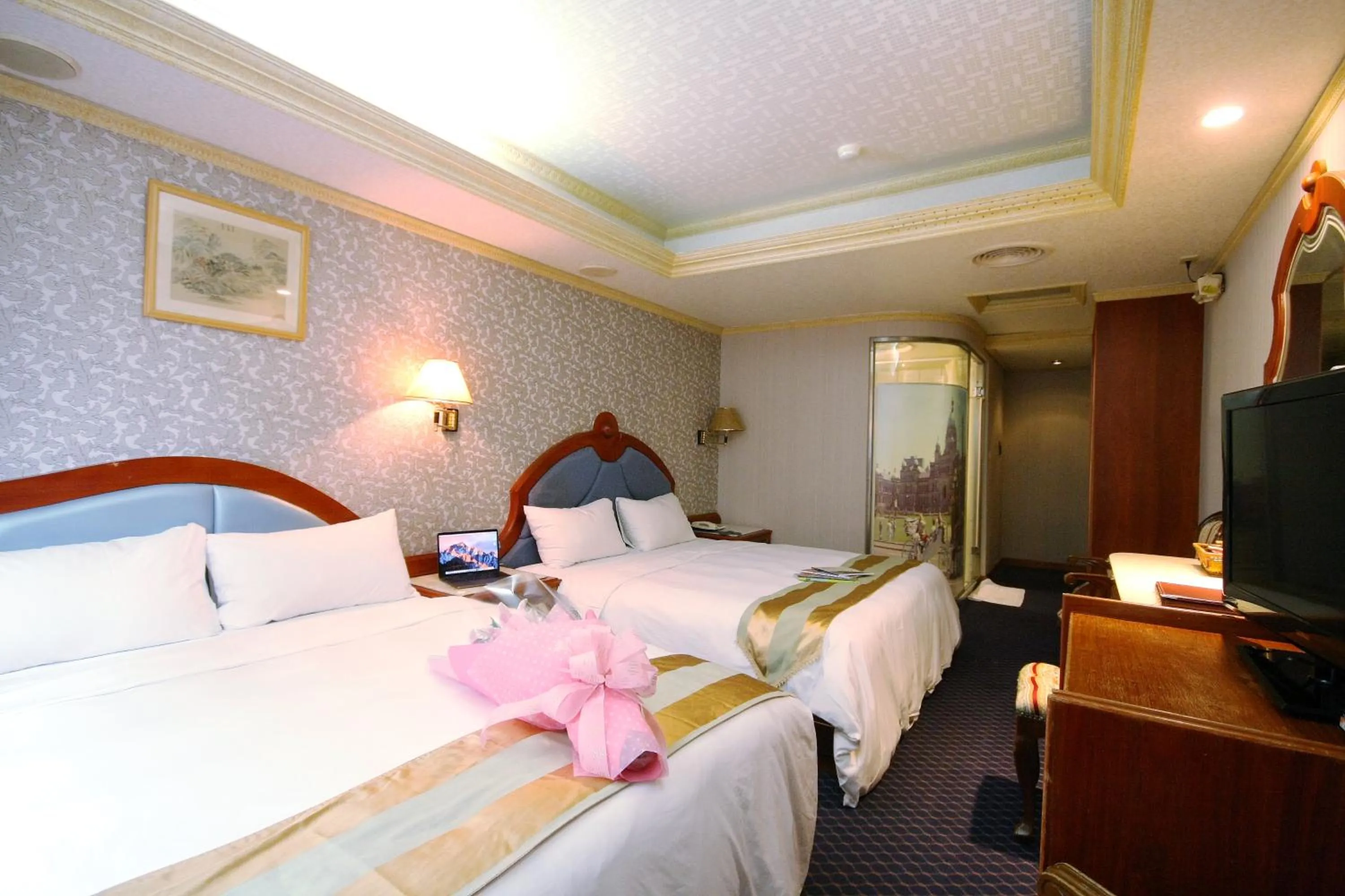 bunk bed in Wang Fu Hotel