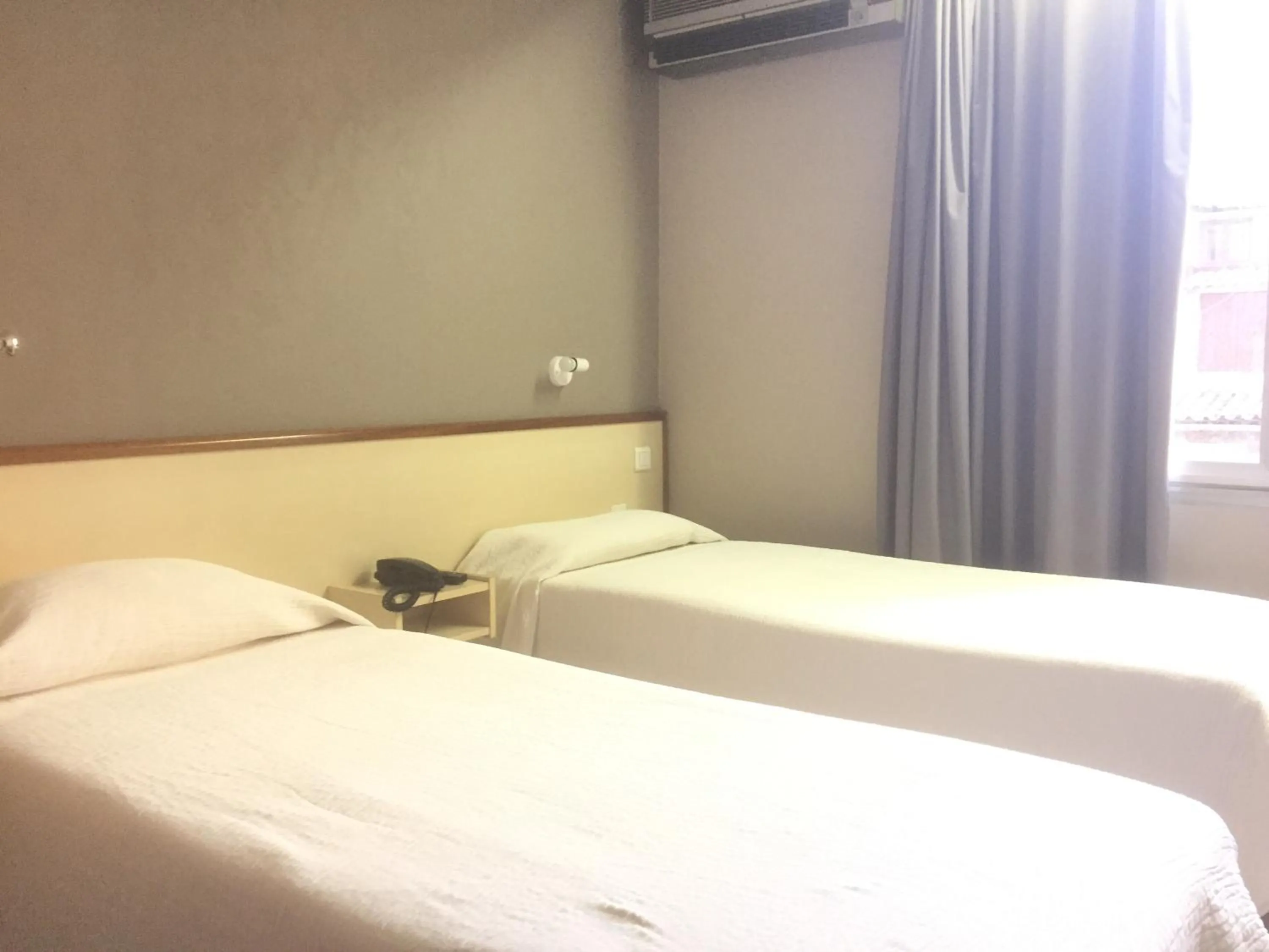 Bedroom, Bed in Hôtel du Sud Vieux Port