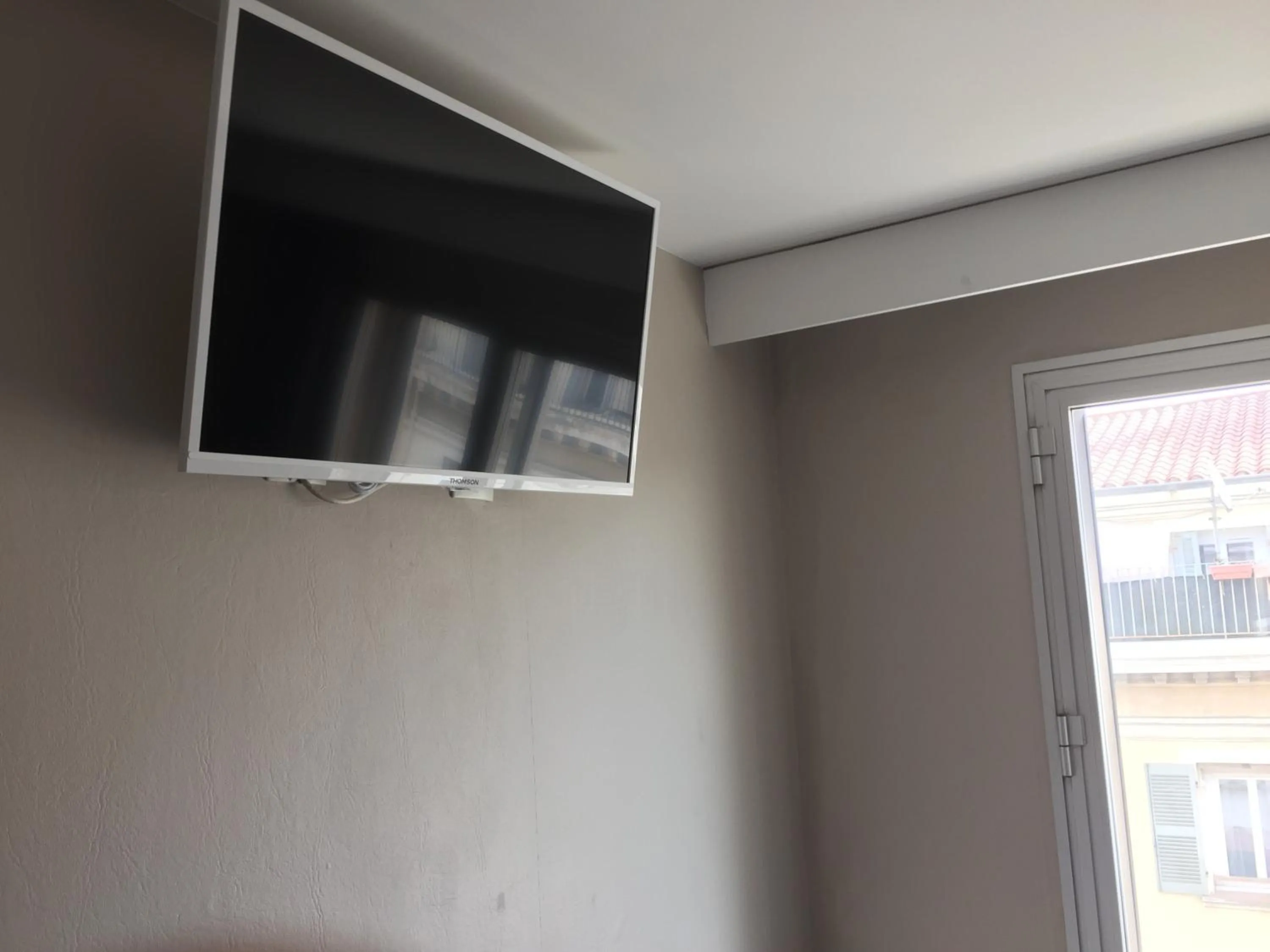 TV and multimedia in Hôtel du Sud Vieux Port