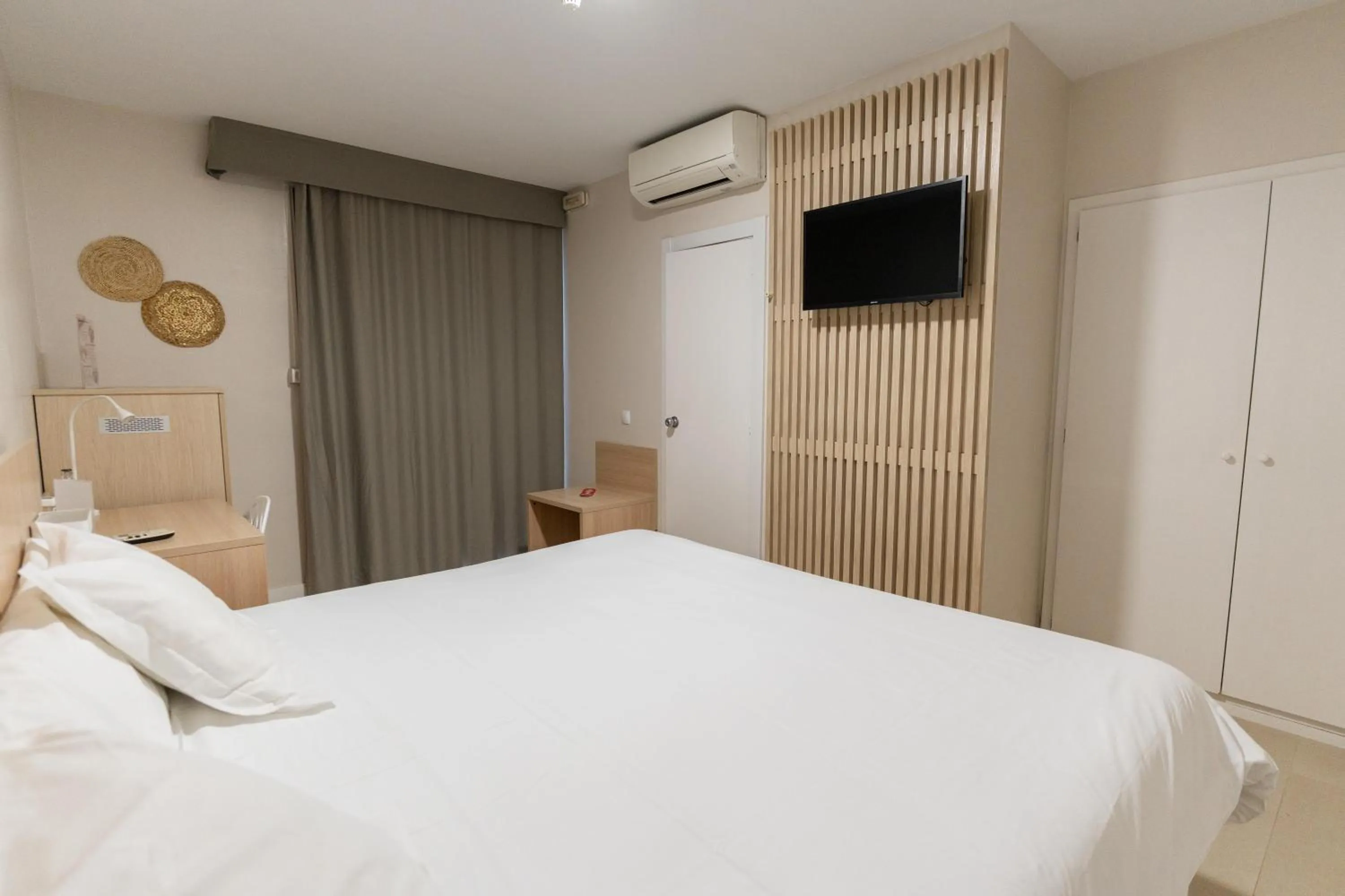 TV and multimedia, Bed in Aparthotel Solifemar