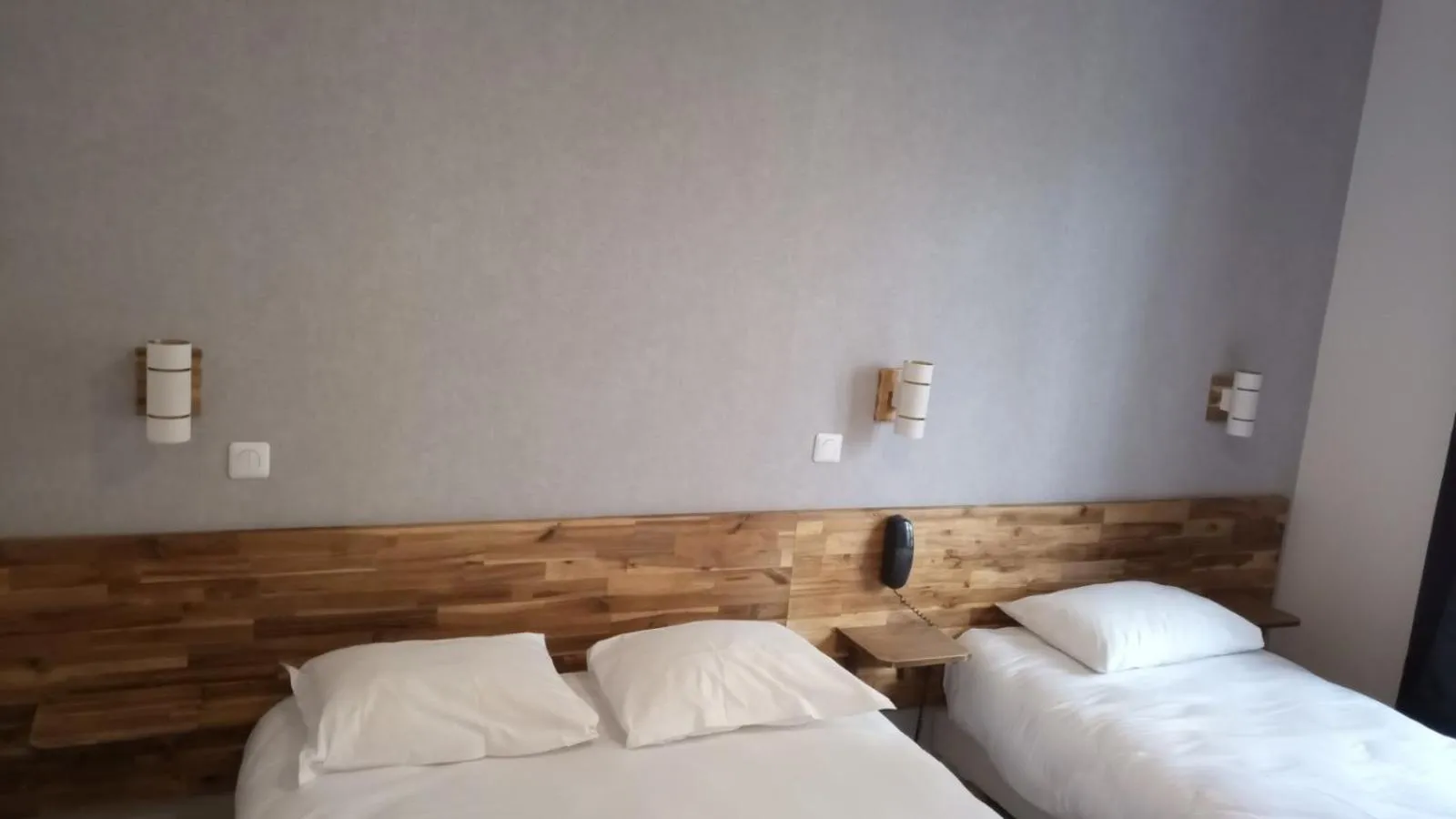 Bedroom, Bed in Hôtel De La Perdrix Rouge