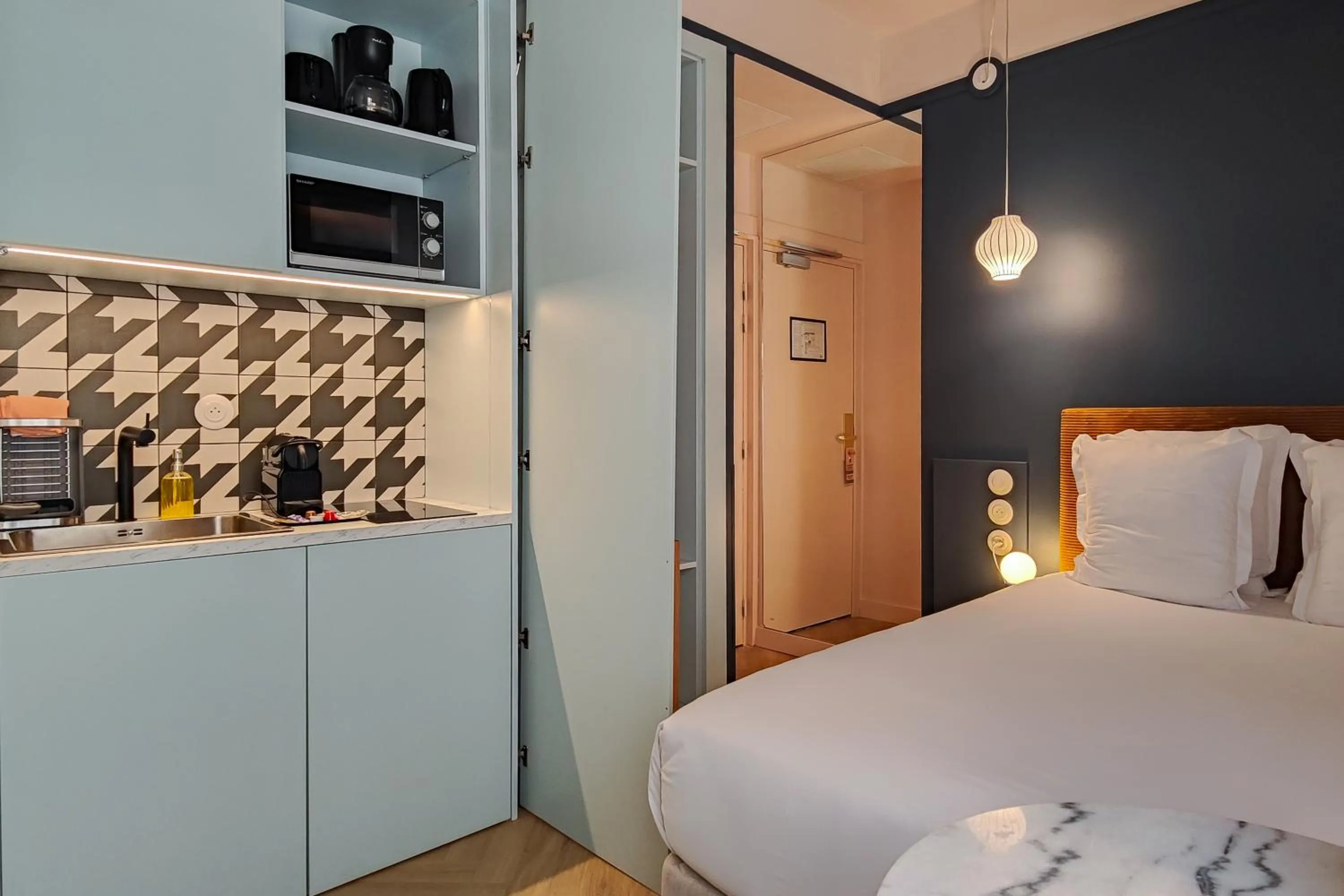 Kitchen or kitchenette, Bed in Hotel Aparthotel AMMI Nice Lafayette