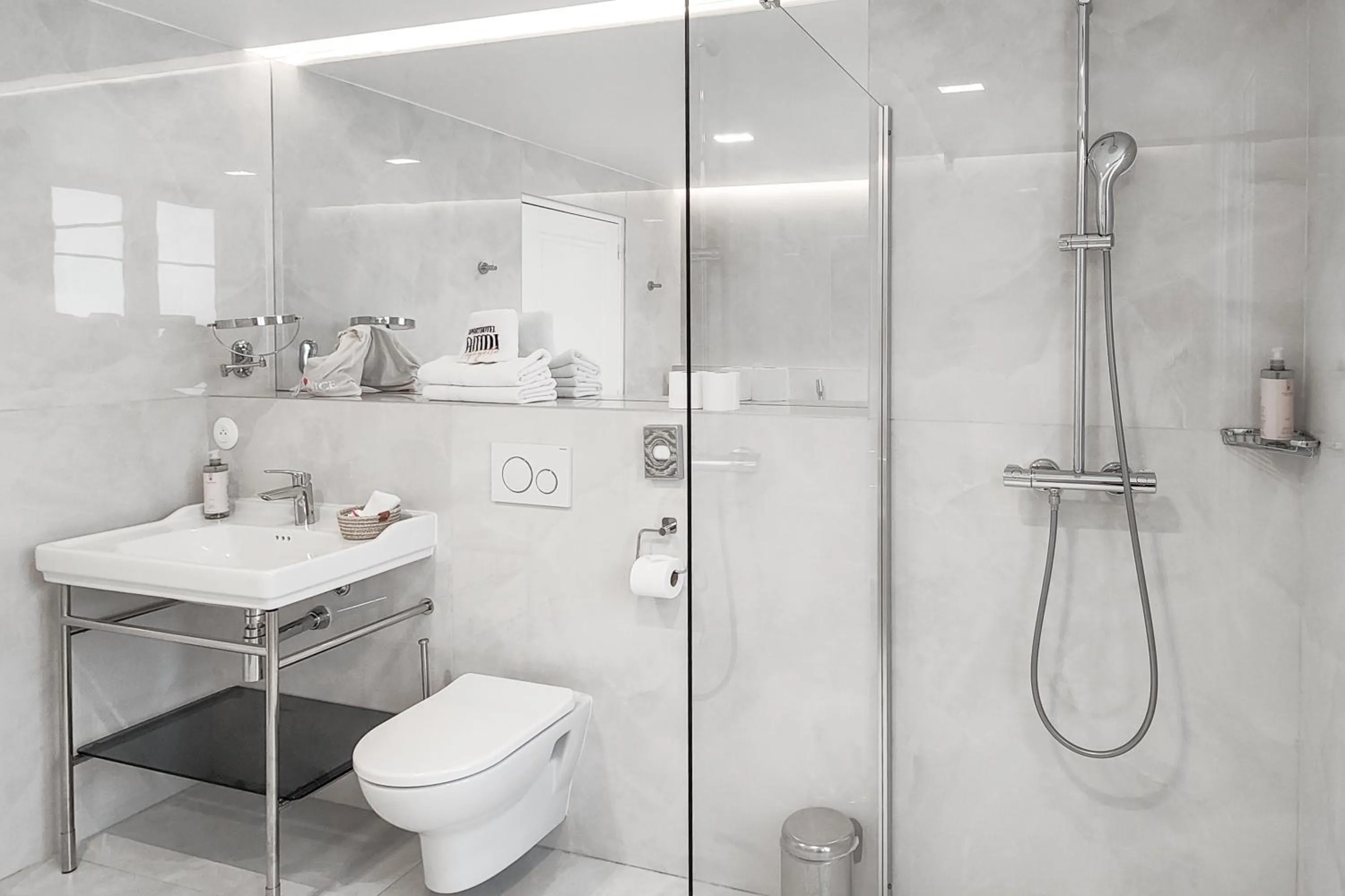 Shower in Hotel Aparthotel AMMI Nice Lafayette