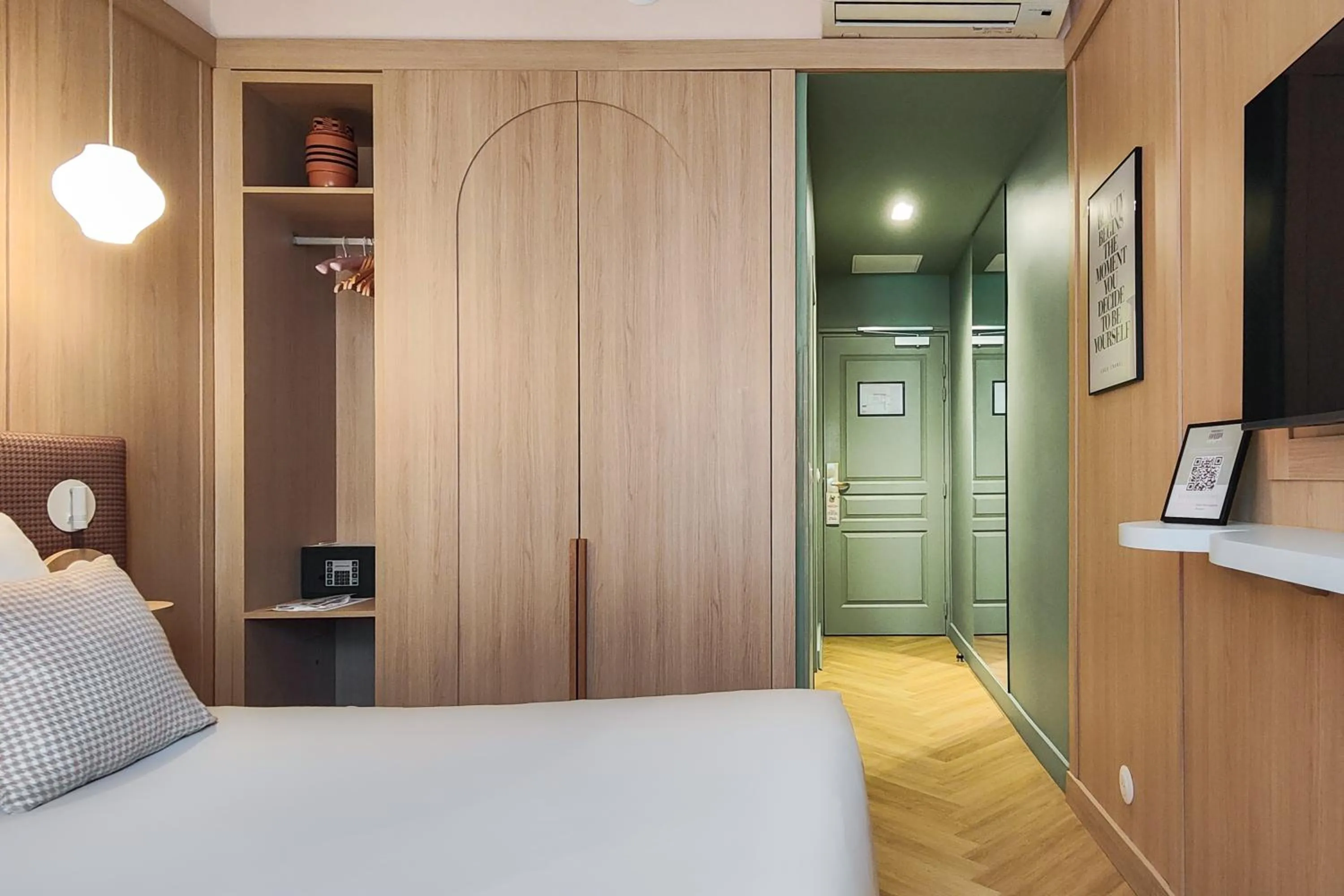 Photo of the whole room, Bed in Hotel Aparthotel AMMI Nice Lafayette