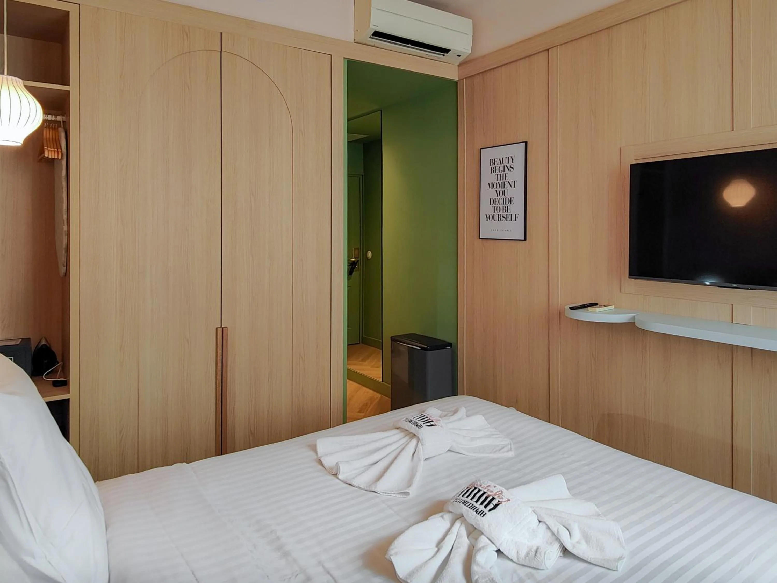 Bedroom, Bed in Hotel Aparthotel AMMI Nice Lafayette