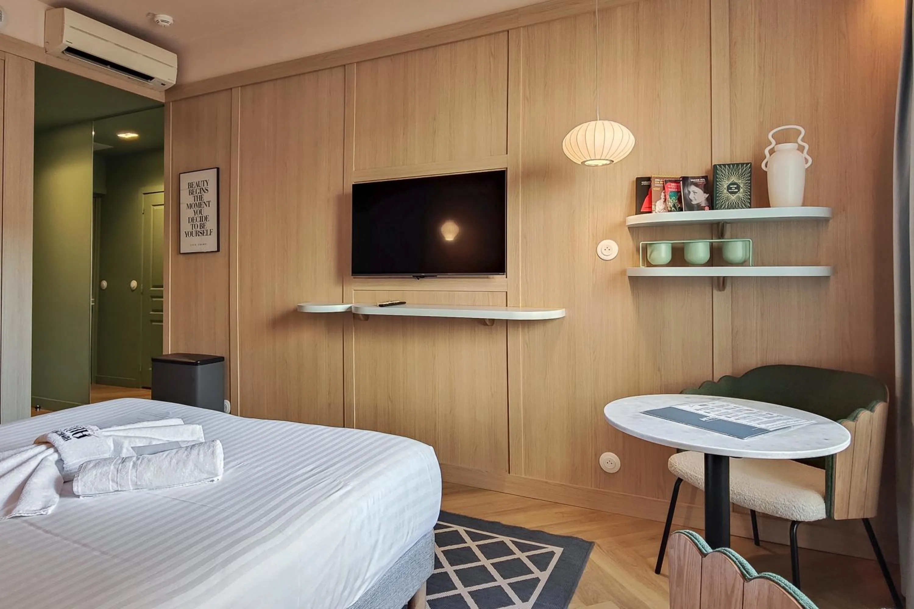 Photo of the whole room, Bed in Hotel Aparthotel AMMI Nice Lafayette