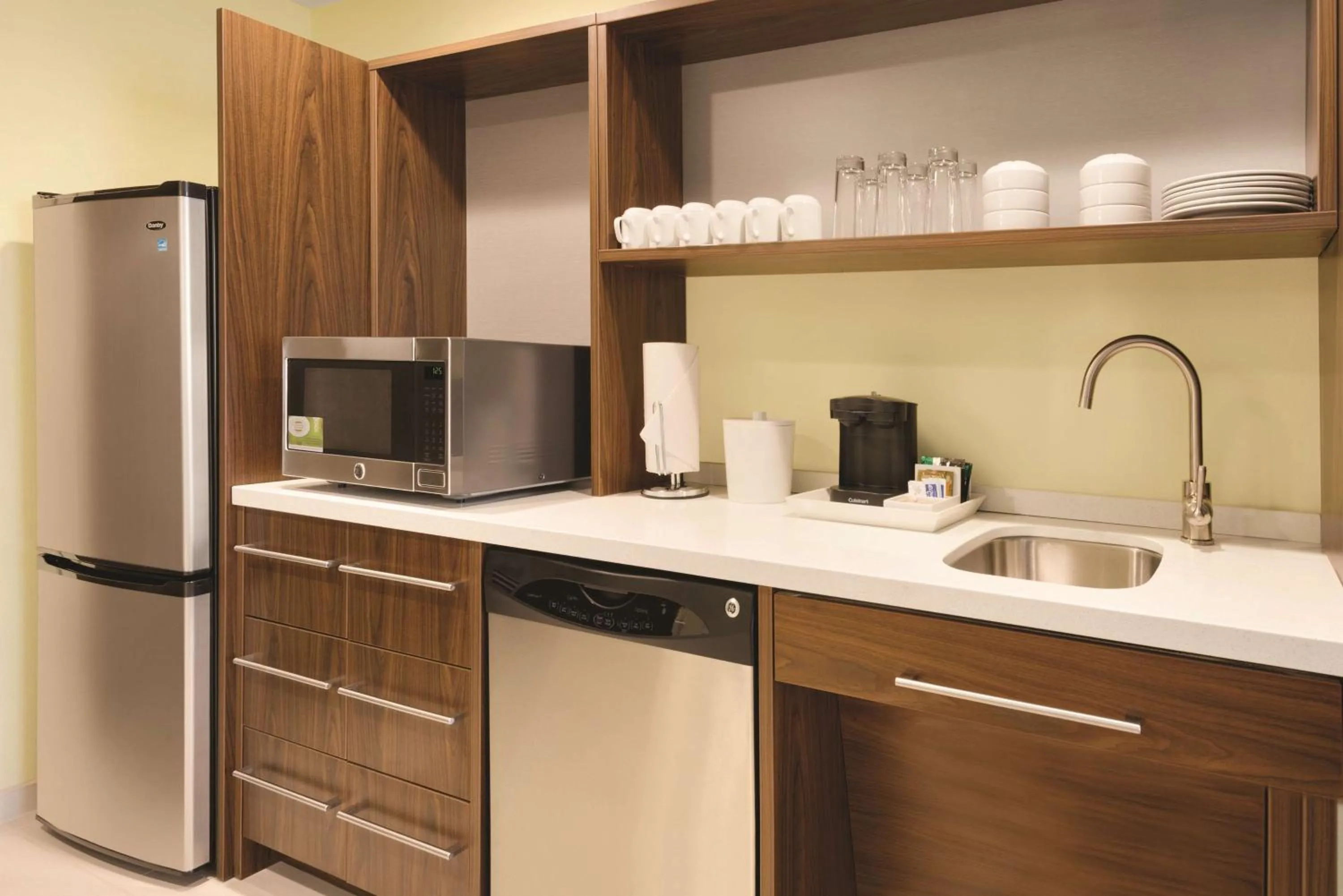 Kitchen or kitchenette in Home2 Suites By Hilton Columbus Dublin