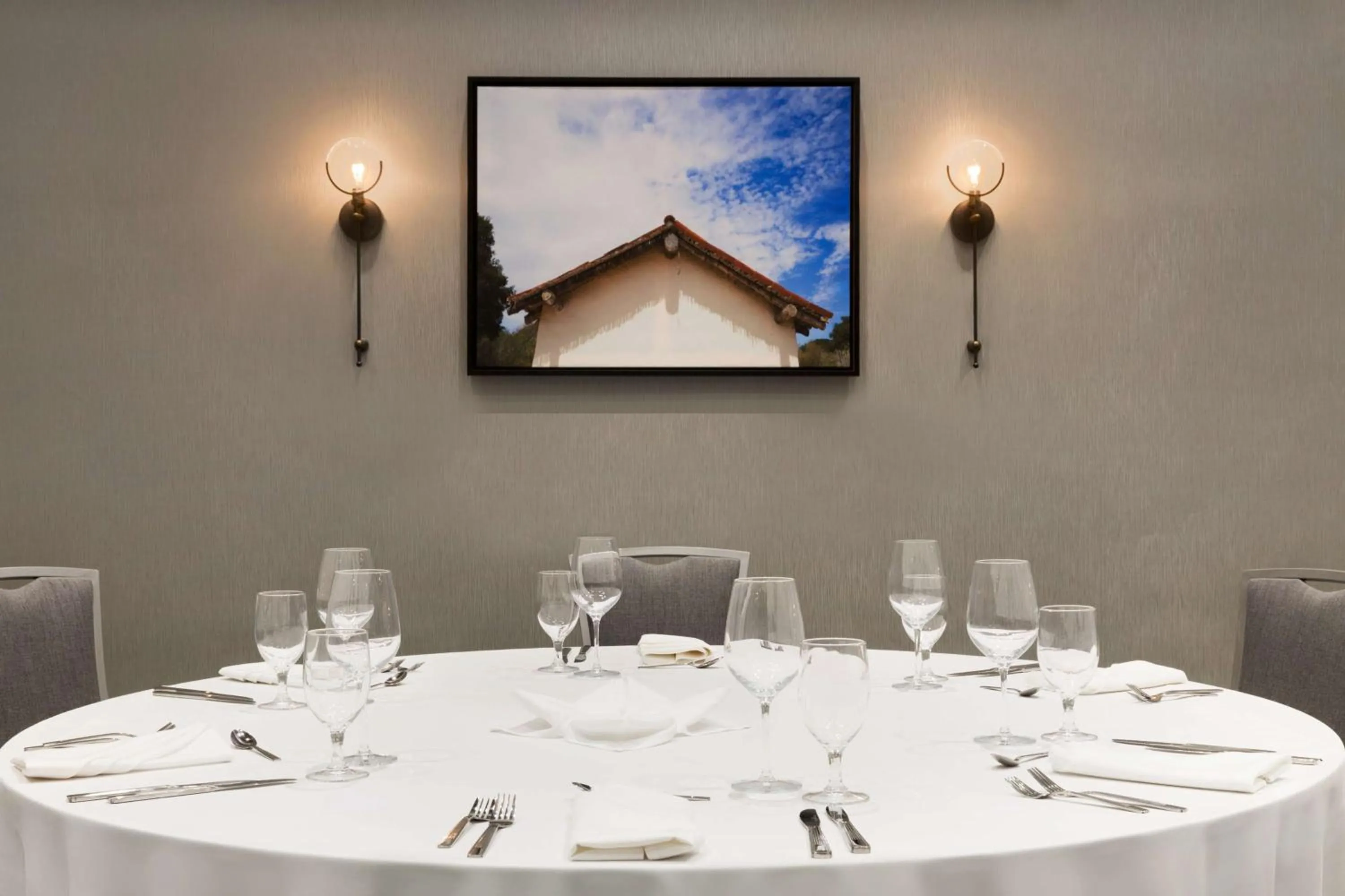 Restaurant/places to eat in Hilton Garden Inn Lompoc, Ca