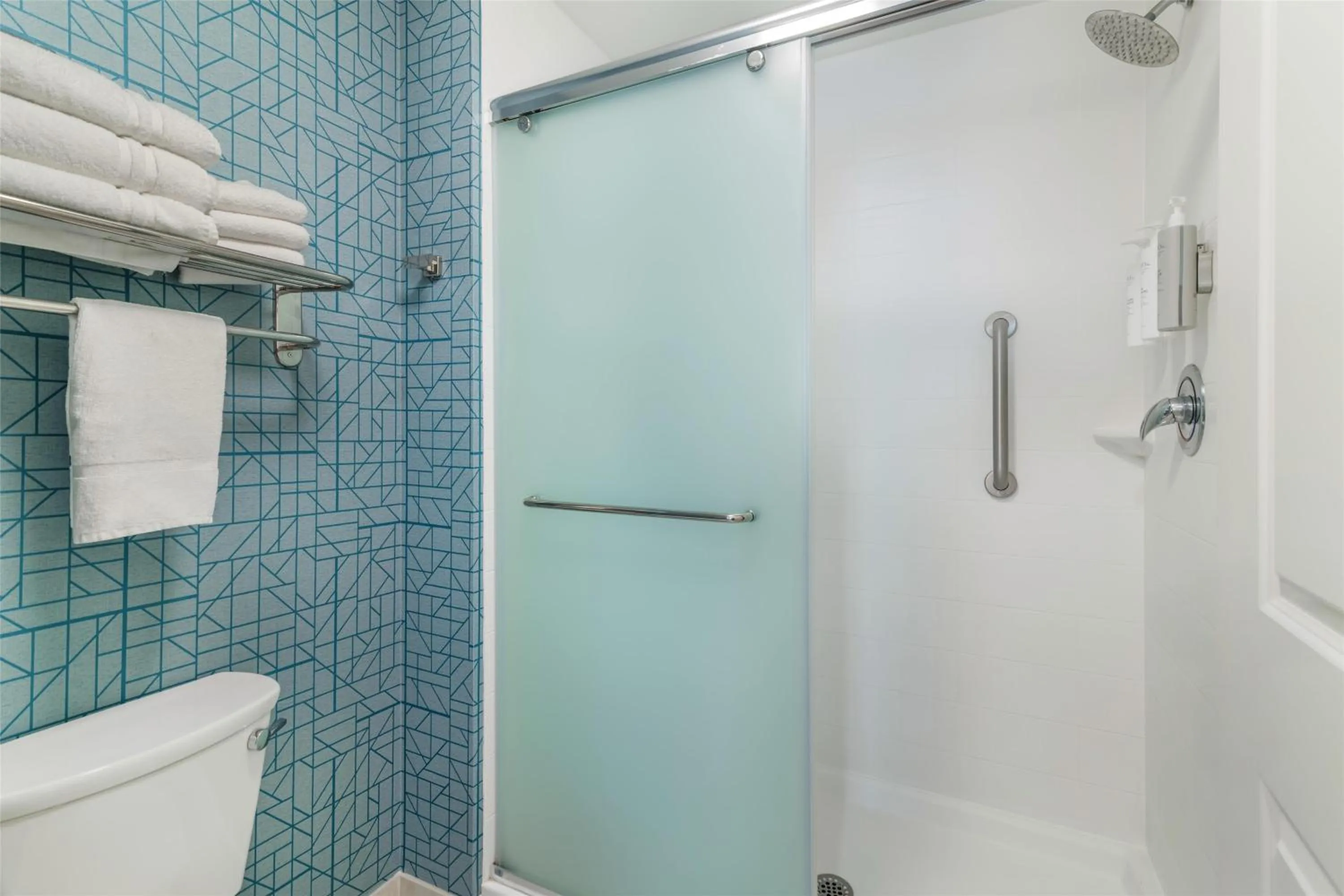 Bathroom in Homewood Suites By Hilton Schenectady