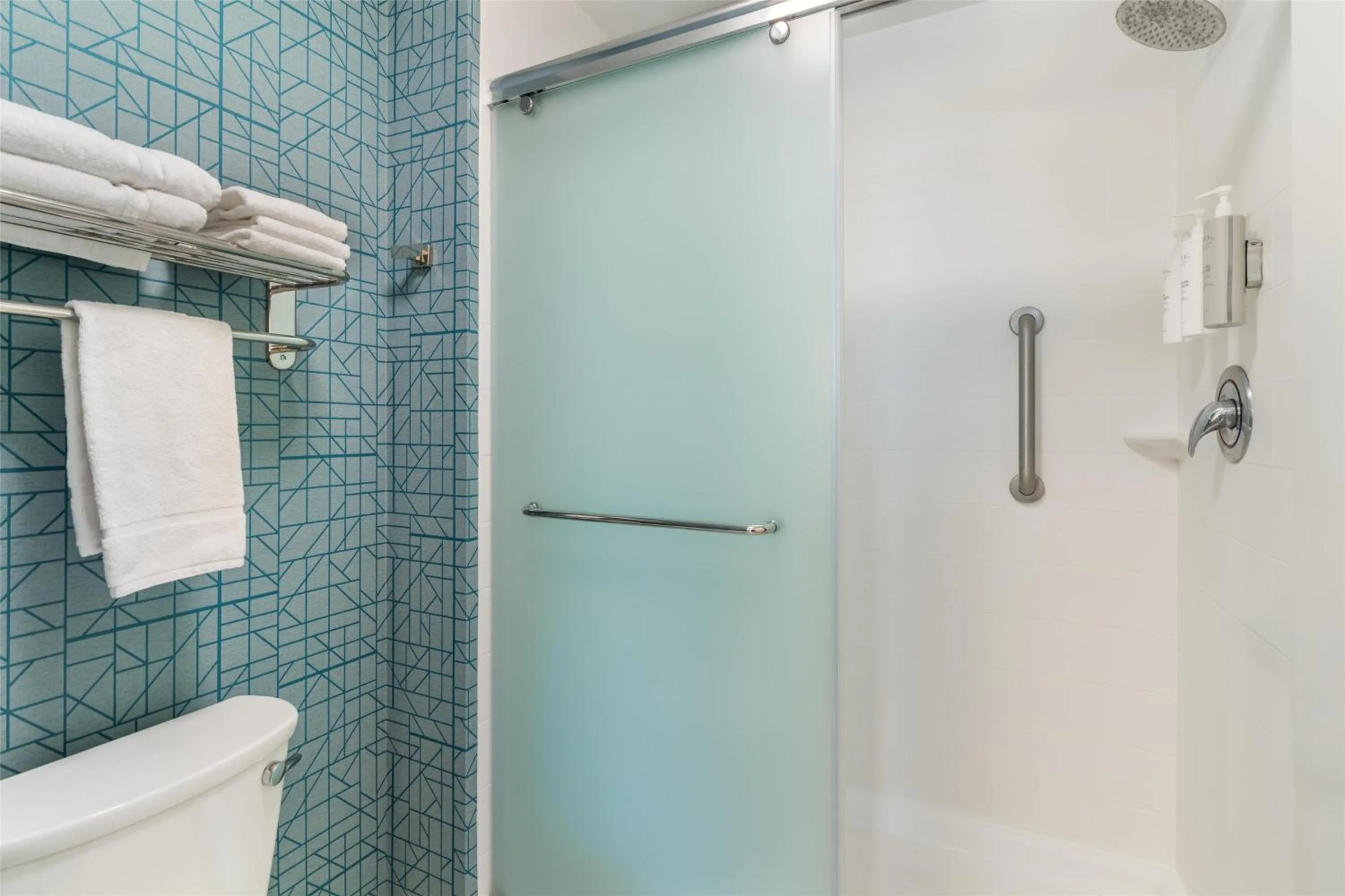 Bathroom in Homewood Suites By Hilton Schenectady