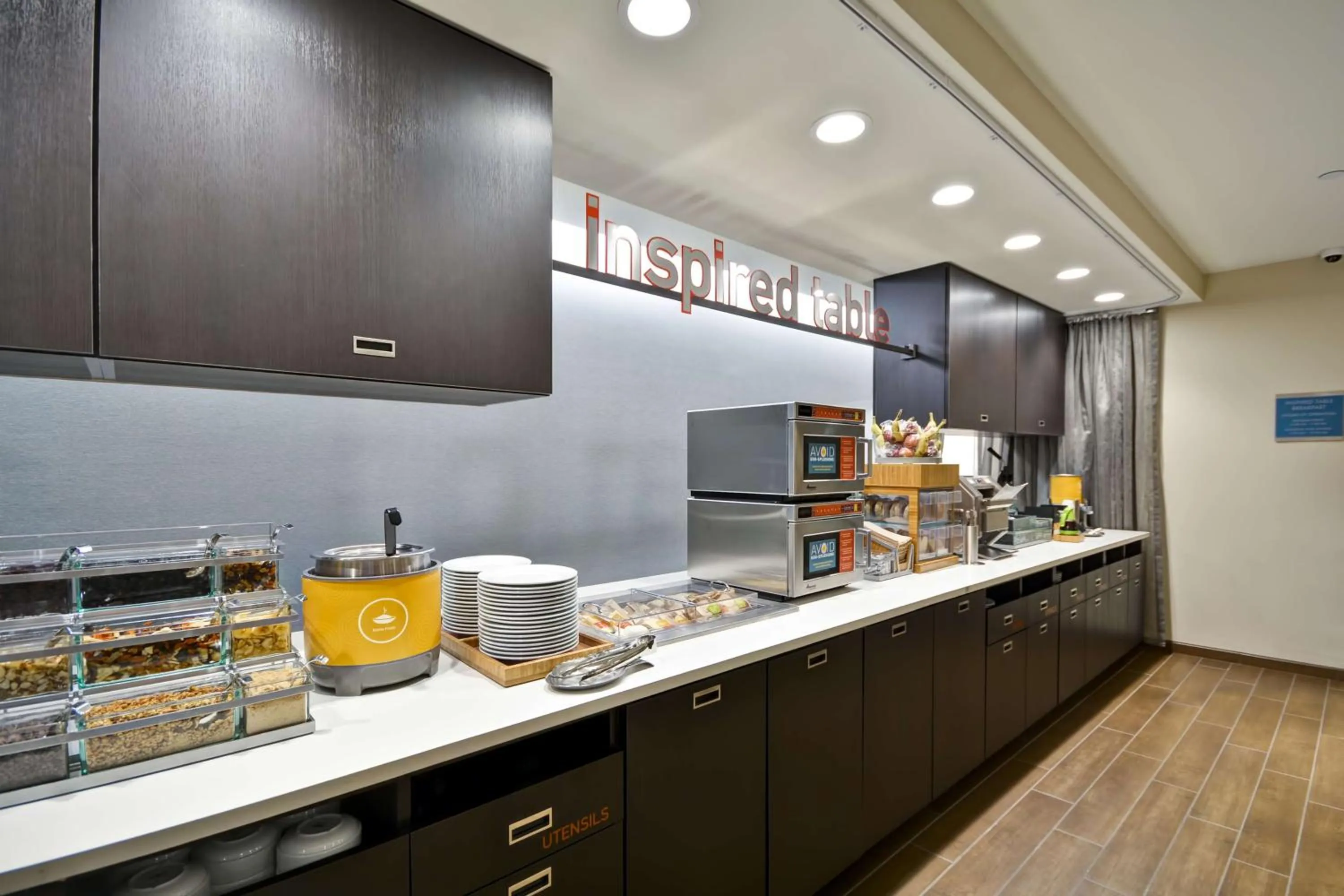 Dining area in Home2 Suites By Hilton Maumee Toledo